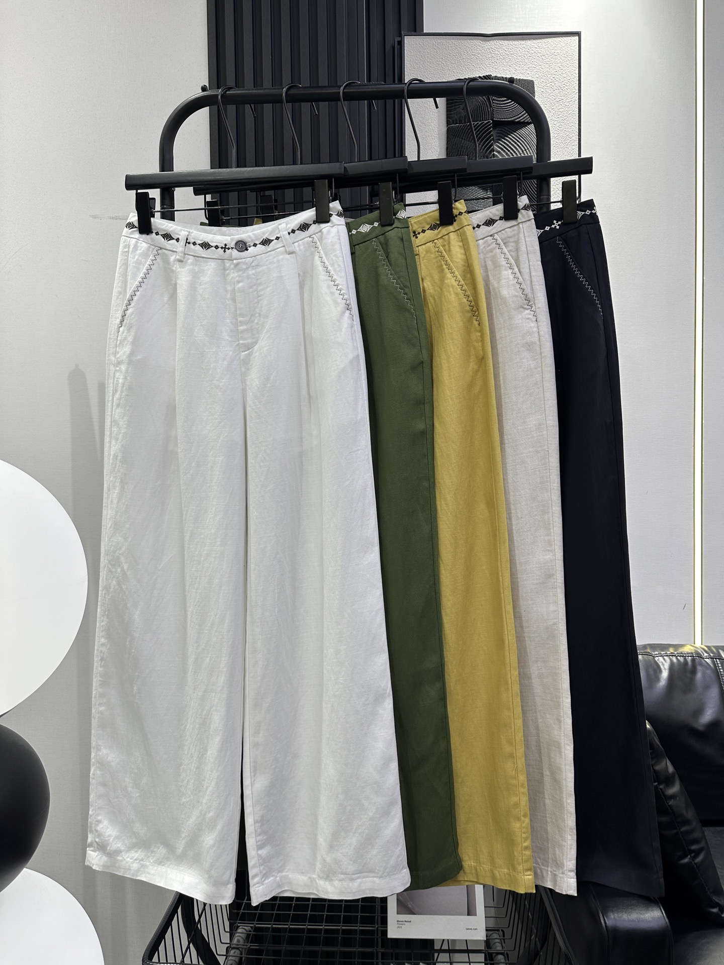 NO:837804,YSL Saint Laurent's popular Laile Tencel linen embroidered waist wide-leg pants. Super straight fit. Pocket triangle line design makes the upper body look slimmer. Fashionable, simple and versatile. Five colors. smlxl,,saint laurent,saint laurent,19860909YSL圣罗兰 爆款来咯天丝麻料刺绣腰阔腿裤 版型超正 口袋三角线设计 上身显瘦 时尚简约百搭 五色 smlxl,,saint laurent,saint laurent,,Women's clothing