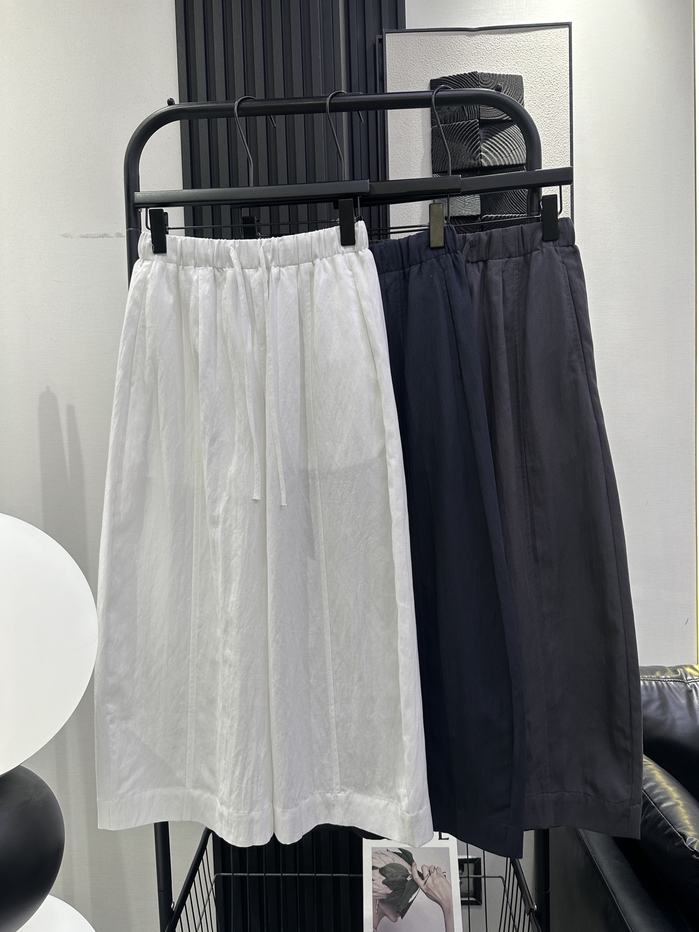 NO:839727,Acne studios new clean version solid color drawstring nine-point wide-leg pants. The upper body is slightly loose. Customized nylon thin fabric. Soft and comfortable. Super good texture. SMLXL,,acne studios,dior,19860909Acne studios 新款净版纯色抽绳九分阔腿裤 版型上身微宽松 定制尼龙薄面料 柔软舒适 质感超好 SMLXL,,acne studios,dior,,Women's clothing