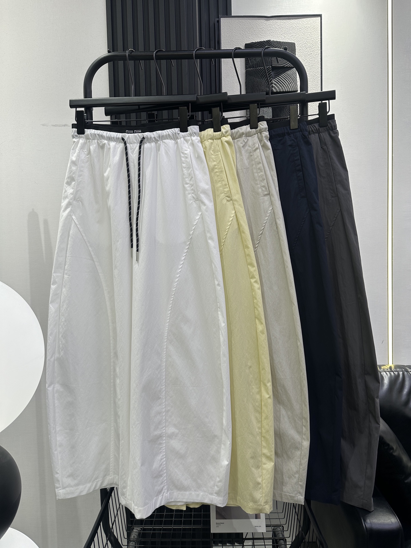 NO:839731,QOY-New high-waist contrasting color spliced ​​waist scimitar pants. The fabric is soft and comfortable. The upper body does not look bloated. The texture is great. Five colors smlxl,,19860909QOY-新款高腰撞色拼接腰头弯刀裤 面料柔软舒适 上身不显臃肿 质感嘎嘎好 五色 smlxl,,,Women's clothing