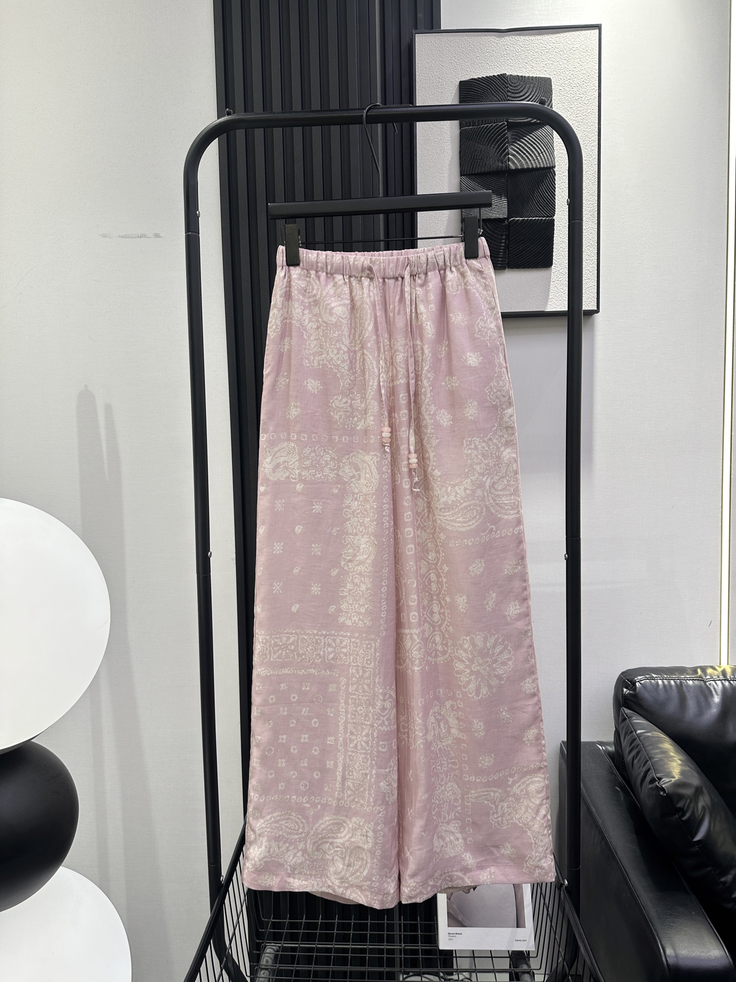 NO:840971,QOY- New retro printed linen wide-leg pants. Designed with this year's popular elements and resort style. A must-have for summer seasons. The colors are elegant and the shape is good. The quality is unparalleled. Monochrome smlxl,,19860909QOY- 新款复古印花麻料阔腿裤 采用今年流行元素度假风设计 夏季应季必备 花色落落大方 版型好 品质一个字绝 单色 smlxl,,,Women's clothing