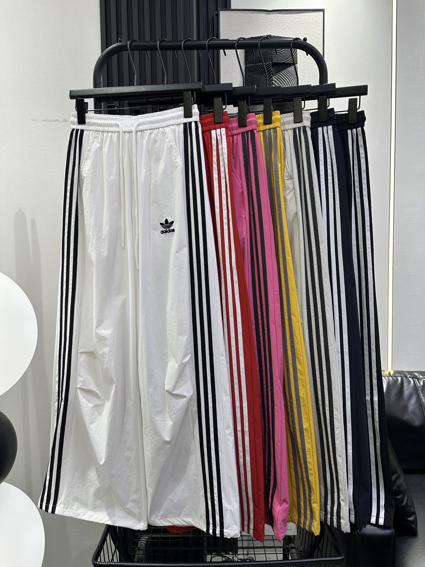 NO:842514,QOY-New three-bar simple version of casual overalls with letter embroidery, high waist and loose, the trousers can be tied at the feet for two wears, fashionable and age-reducing, seven colors smlxl,,19860909QOY-新款 三杠简约版字母刺绣休闲工装裤 高腰宽松 裤脚可束脚两穿 时尚减龄 七色 smlxl,,,Women's clothing