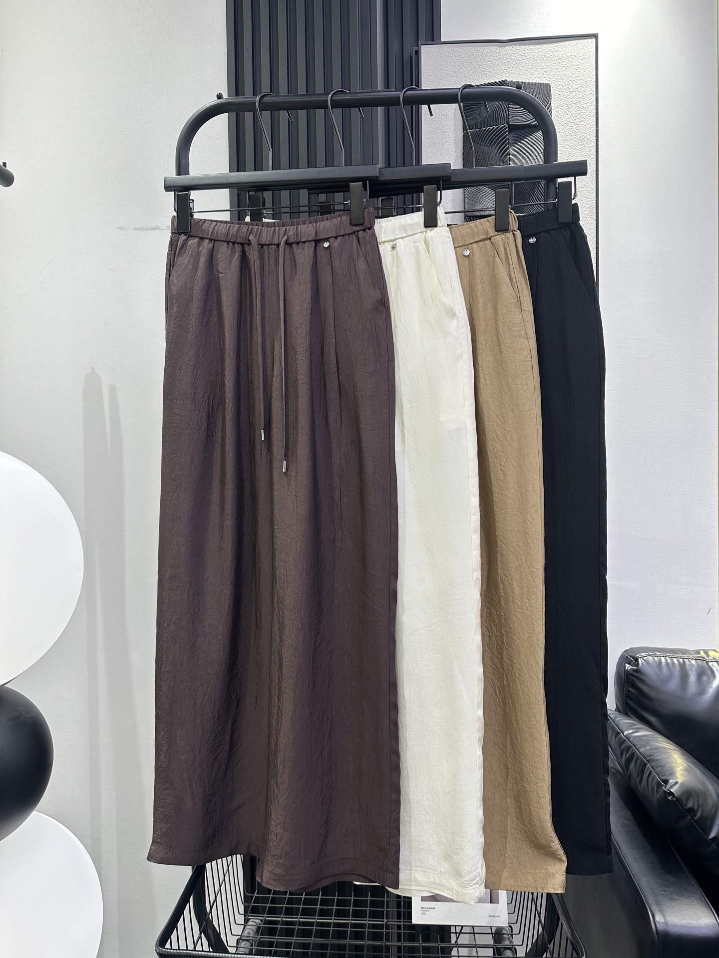 NO:844755,MiuMiu - New style small round brand acetate wide-leg pants with left waist. Fabric texture is super strong. The shape is perfect. The drape is super good. The upper body is slim. Simple and big brand. Recommended. Four colors smlxl,,miumiu,19860909MiuMiu - 新款左腰小圆牌醋酸阔腿裤 面料质感超强 版型正 垂感超好 上身显瘦 简约大牌 推荐推荐 四色 smlxl,,miumiu,,Women's clothing