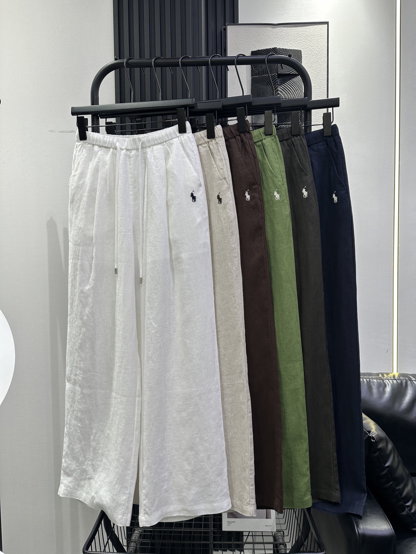 NO:863611,Polo Ralph Lauren's popular summer linen wide-leg pants with embroidered logo on the left have good texture and high cost performance. The colors are super nice. The shape is amazing. They look slim and very tolerant. The upper body is stylish and classy and full of high-end. Must-have items. Six colors smlxl,,19860909Polo 拉夫劳伦 爆款夏季延续左刺绣logo标麻料阔腿裤质感好 性价比高 颜色超好看 版型绝了 巨巨显瘦 包容性极强 上身有型有品高级感满满 必备单品 六色 smlxl,,,Women's clothing