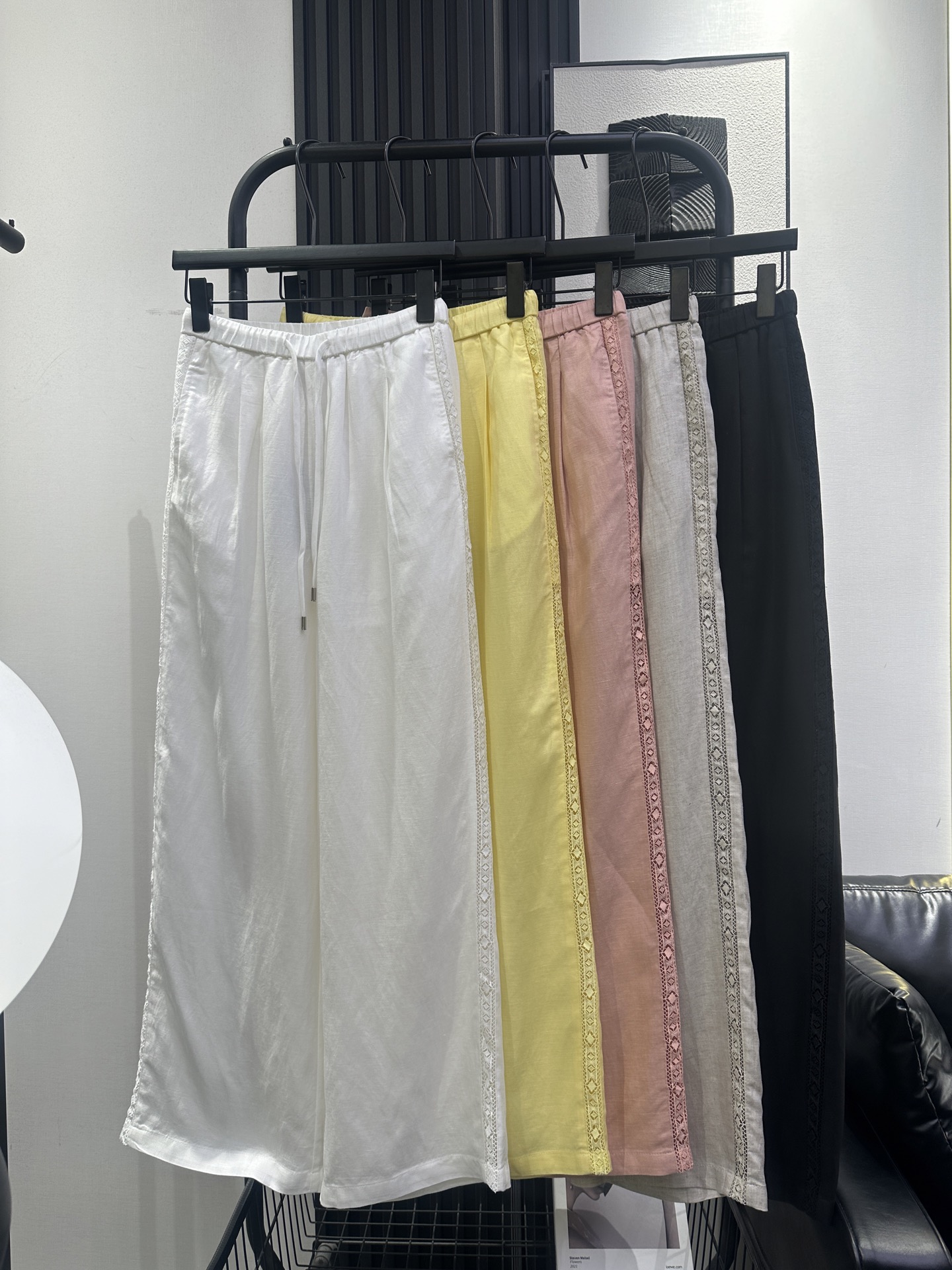 NO:877337,YSL Saint Laurent - new strapped linen wide-leg pants with hollow mesh on the side. Tencel linen fabric is breathable and comfortable. The version is slightly loose. Feminine. Fashionable and western style. Recommended five colors smlxl,, saint laurent, saint laurent,19860909YSL圣罗兰-新款绑带麻料阔腿裤 侧边镂空网花 天丝亚麻面料透气舒适 版型微宽松 小女人气质 时尚洋气款 推荐推荐 五色 smlxl,,saint laurent,saint laurent,,Women's clothing