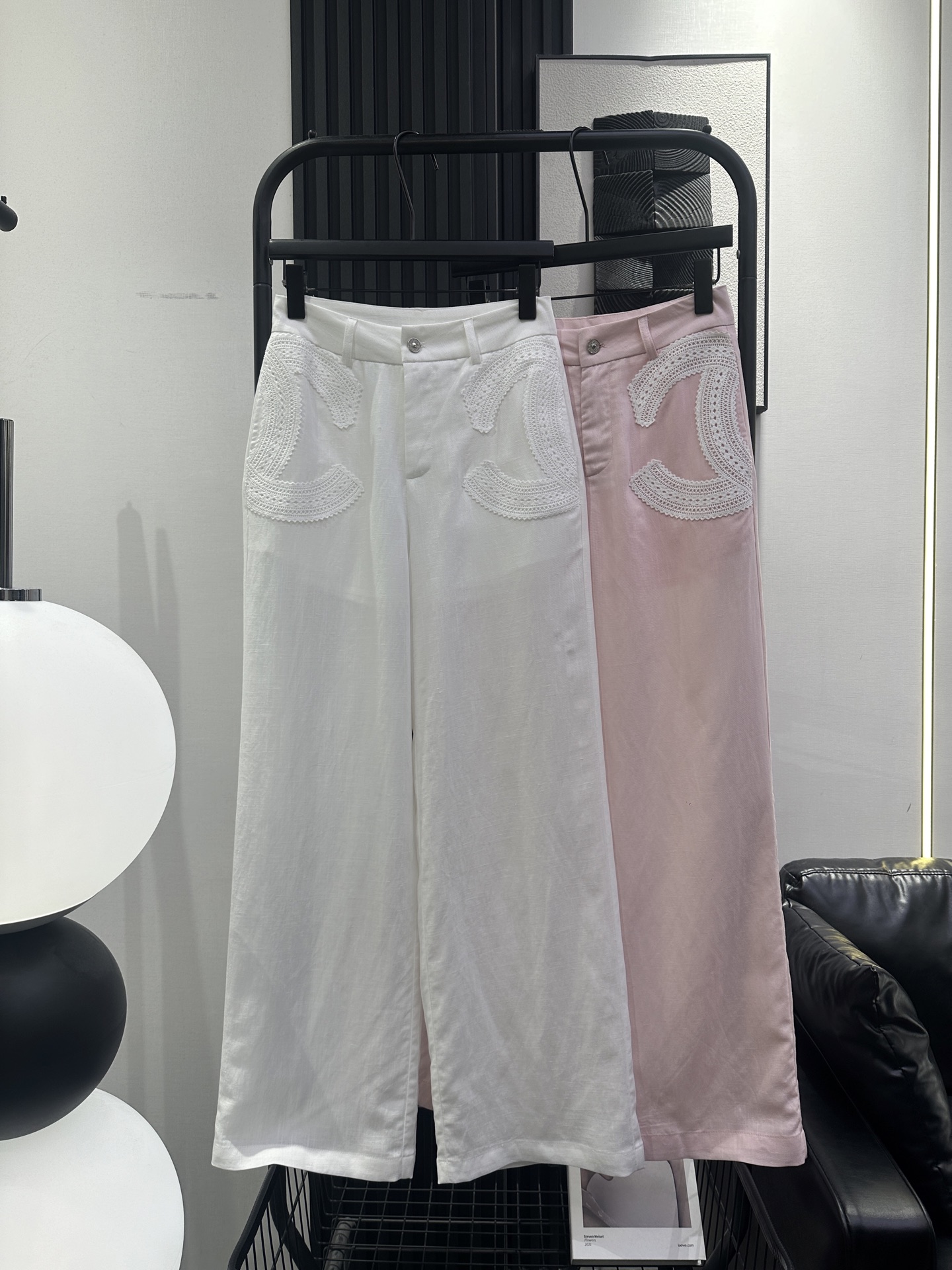 NO:887752,CHANEL Xiaoxiang - new embroidered LOGO straight pants Tencel linen fabric soft texture casual minimalist style tall and slim tolerant two colors smlxl 77733081,,chanel,19860909CHANEL 小香-新款刺绣LOGO直筒裤 天丝亚麻面料 质感柔软 休闲极简风 显高显瘦包容性强 两色 smlxl 77733081,,chanel,,Women's clothing