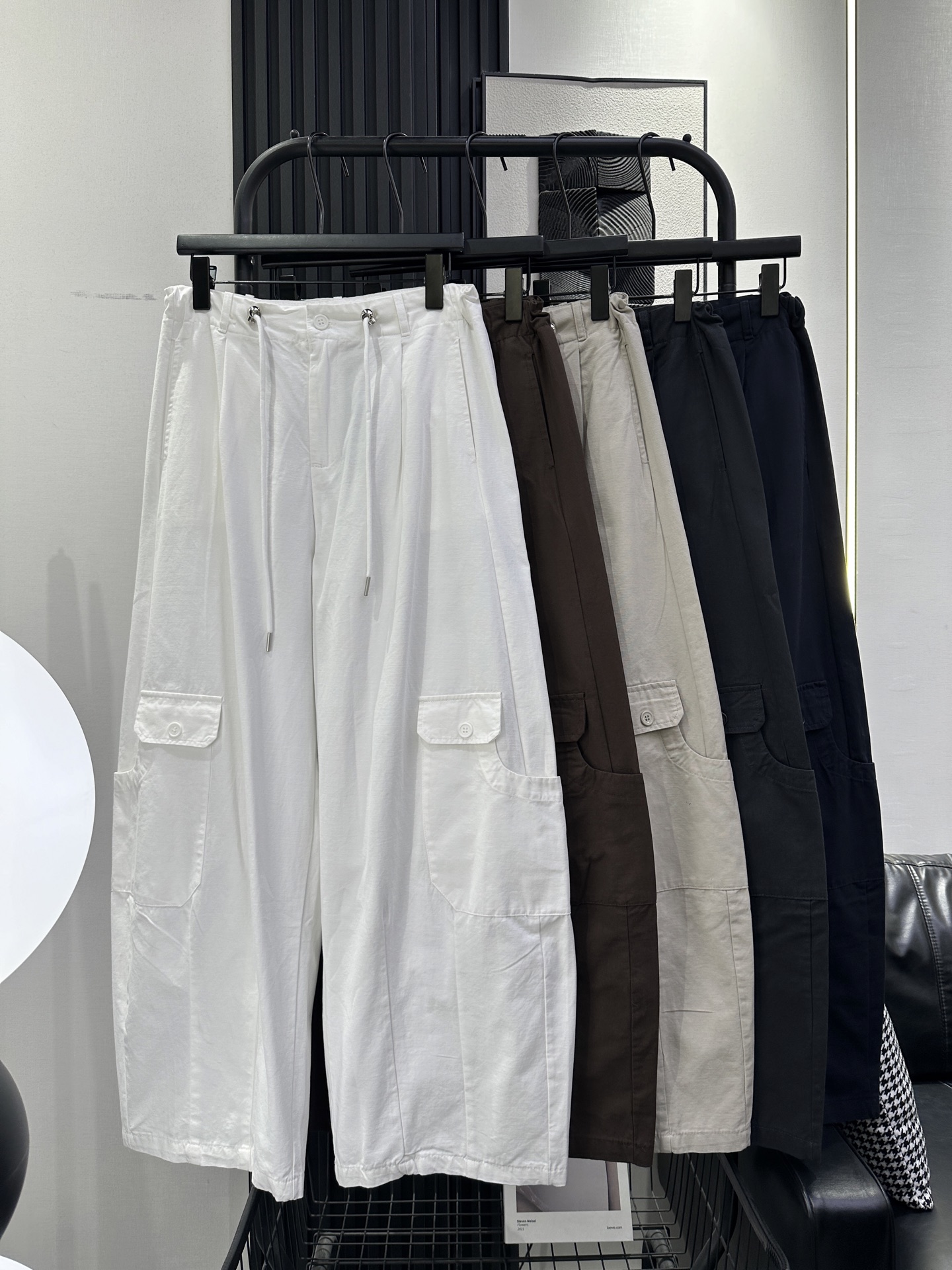 NO:950956,BALENCIAGA Balenciaga's new adjustable waist casual pants, high street leggings, functional overalls, loose sports wide legs, 6 colors smlxl,,balenciaga,balenciaga,19860909BALENCIAGA 巴黎世家 新款可调节收缩腰休闲裤 高街束脚 机能工装裤 宽松运动阔腿 6色 smlxl,,balenciaga,balenciaga,,Women's clothing