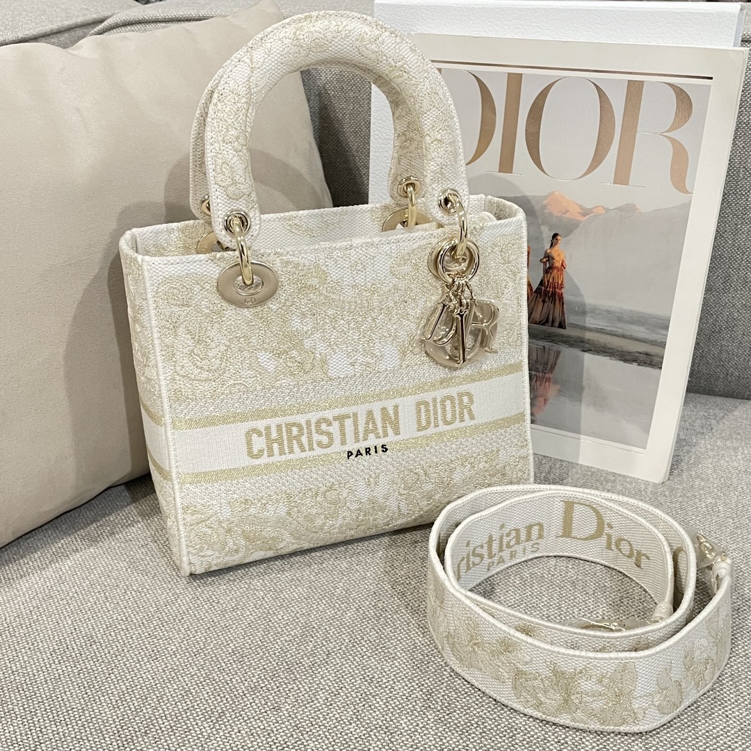 디올 Lady Dior 24cm 화이트 자수 백 레플리카