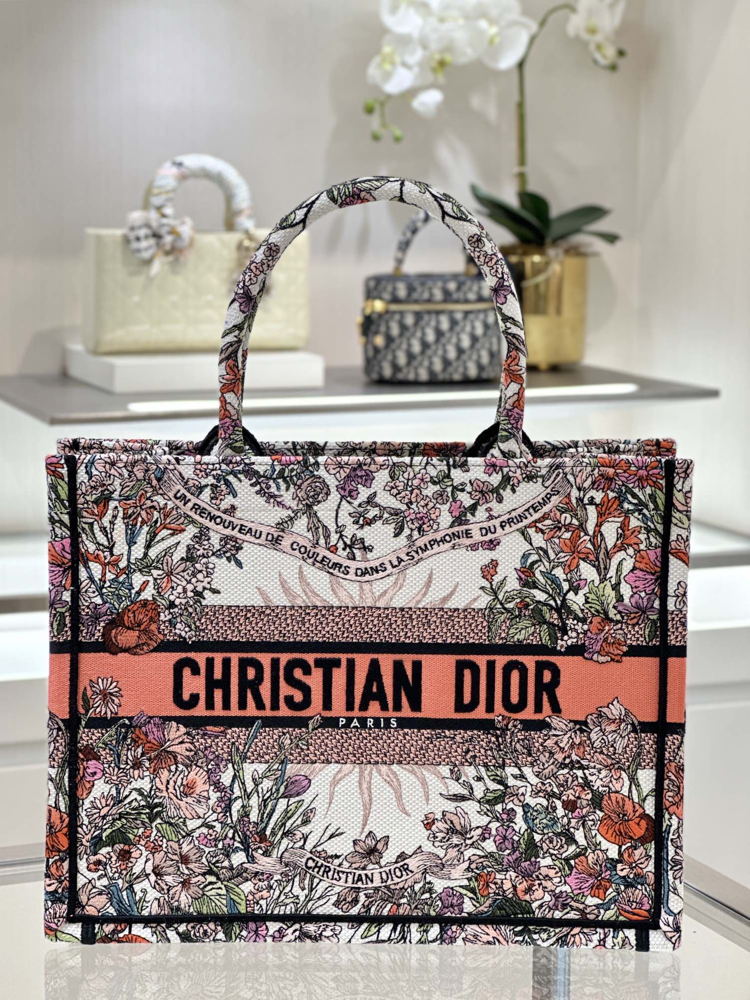 디올 Book Tote 36cm 자수 플라워 토트백 레플리카