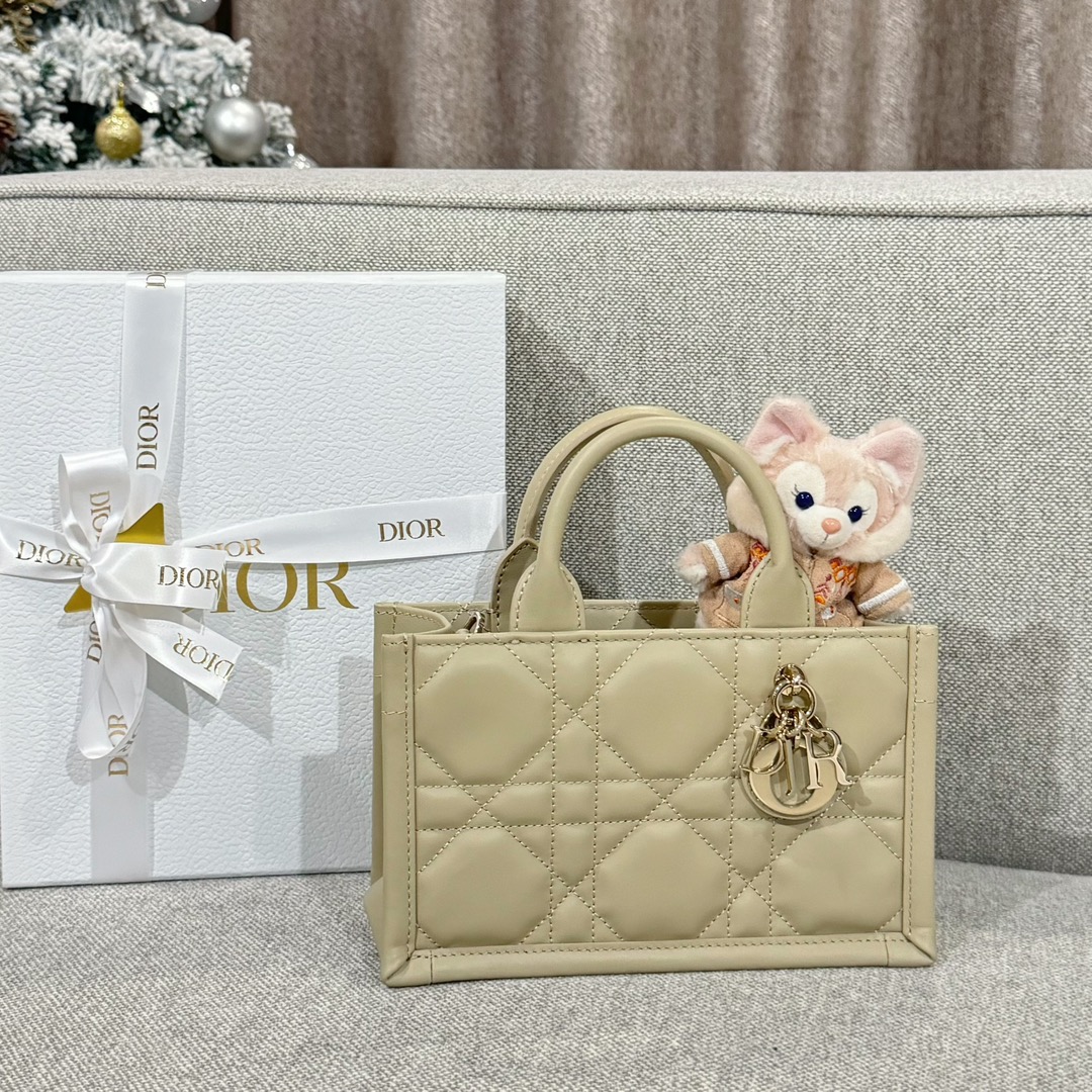 디올 Book Tote 21.5cm 베이지 소가죽 까나쥬 토트백 레플리카