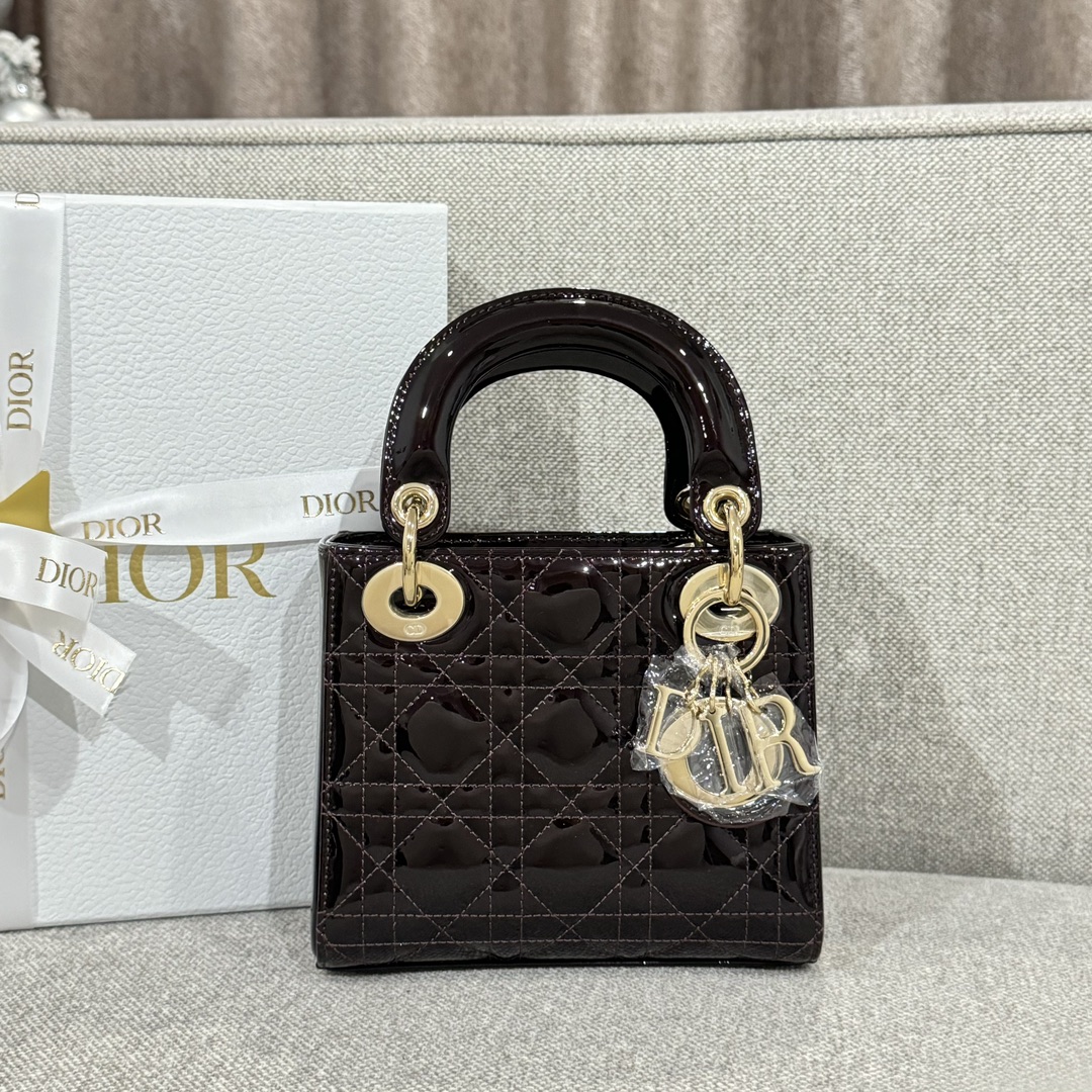 디올 Lady Dior 17cm 핑크 페이턴트 백 레플리카