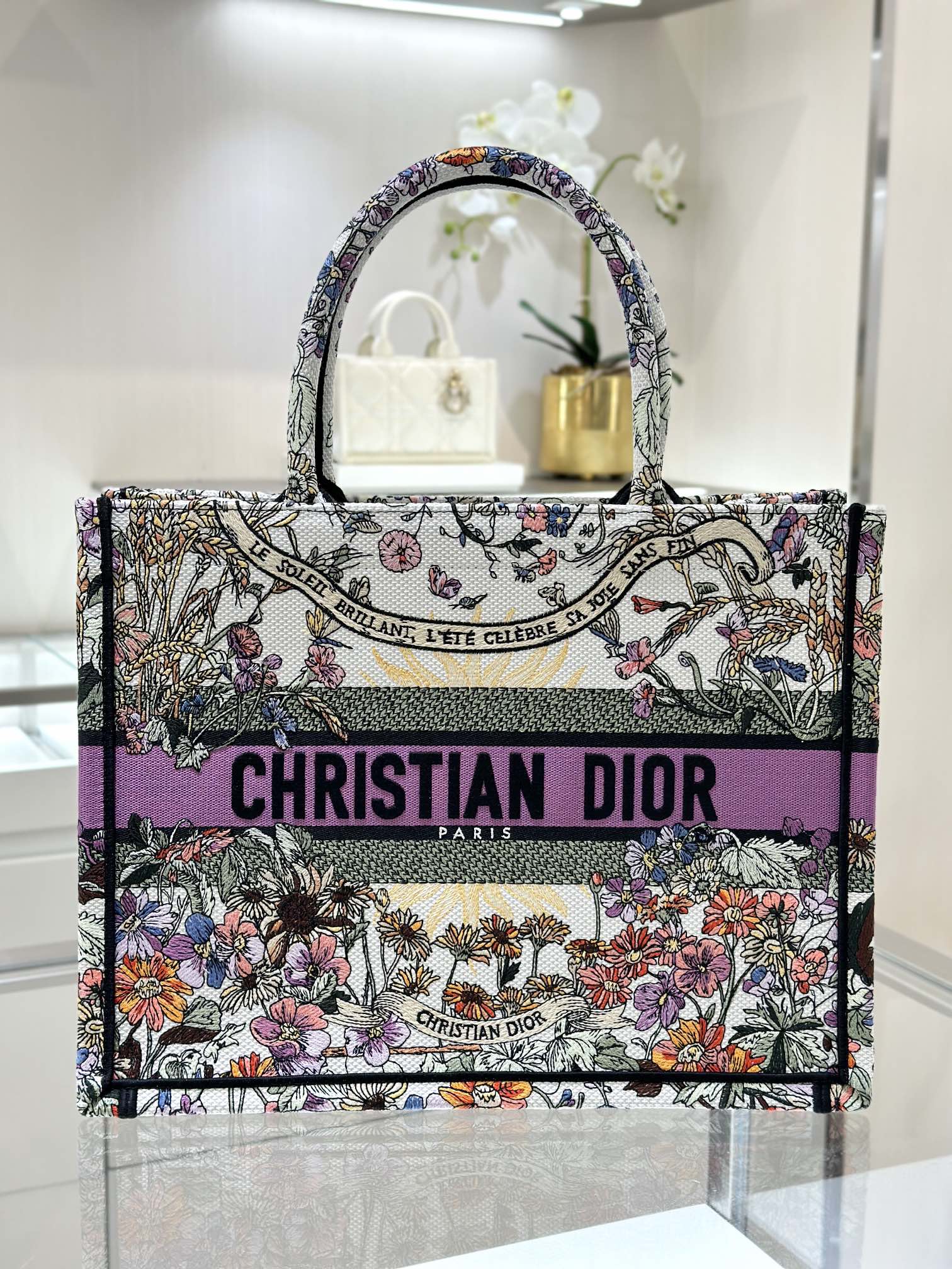 디올 Book Tote 36cm 화이트 자수 플라워 토트백 레플리카