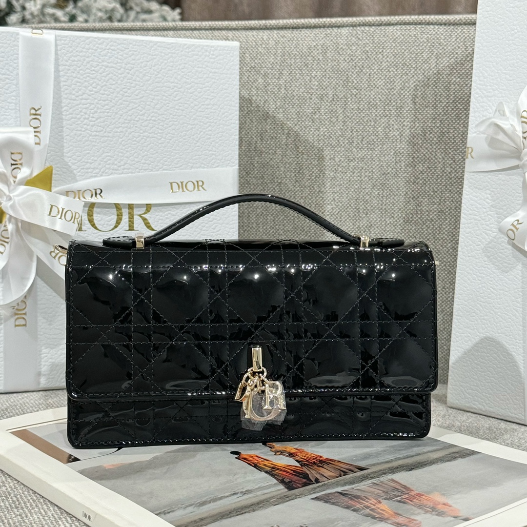 디올 Lady Dior 블랙 페이턴트 백 레플리카