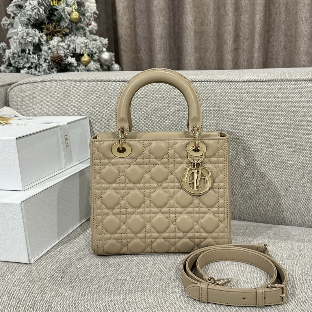 디올 Lady Dior 24cm 베이지 양가죽 까나쥬 백 레플리카