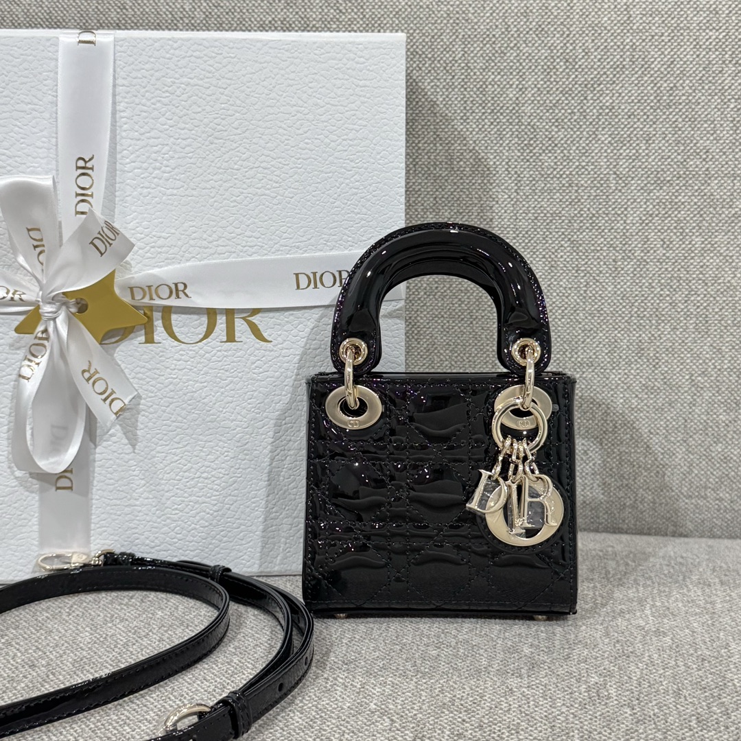 디올 Lady Dior 미니 블랙 페이턴트 백 레플리카