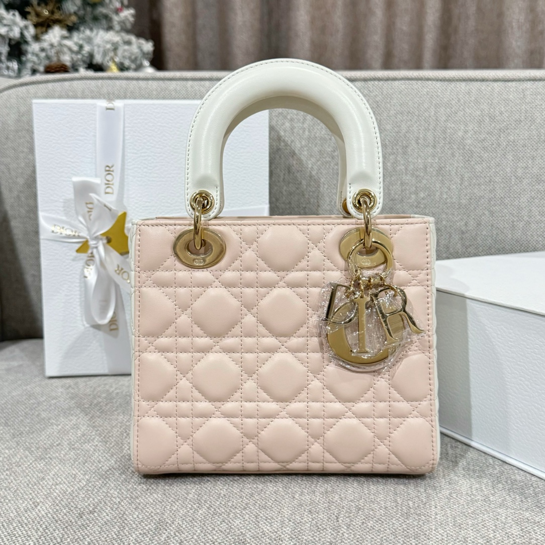 디올 Lady Dior 20cm 화이트 양가죽 까나쥬 백 레플리카