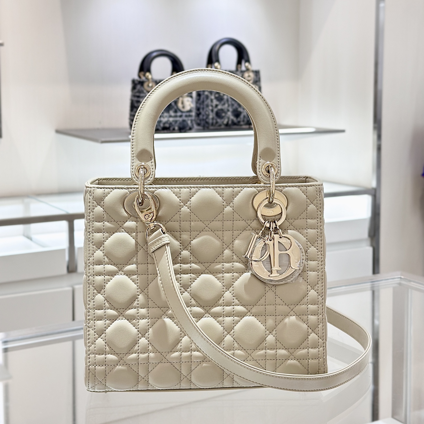 디올 Lady Dior 24cm 골드 양가죽 까나쥬 백 레플리카
