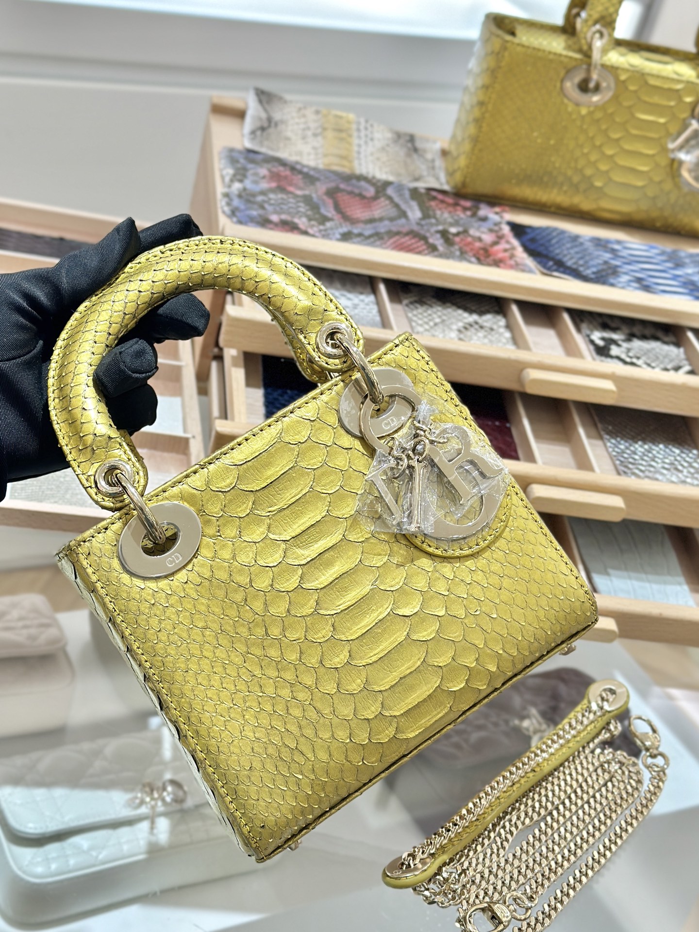 디올 Lady Dior 17cm 골드 뱀피 백 레플리카