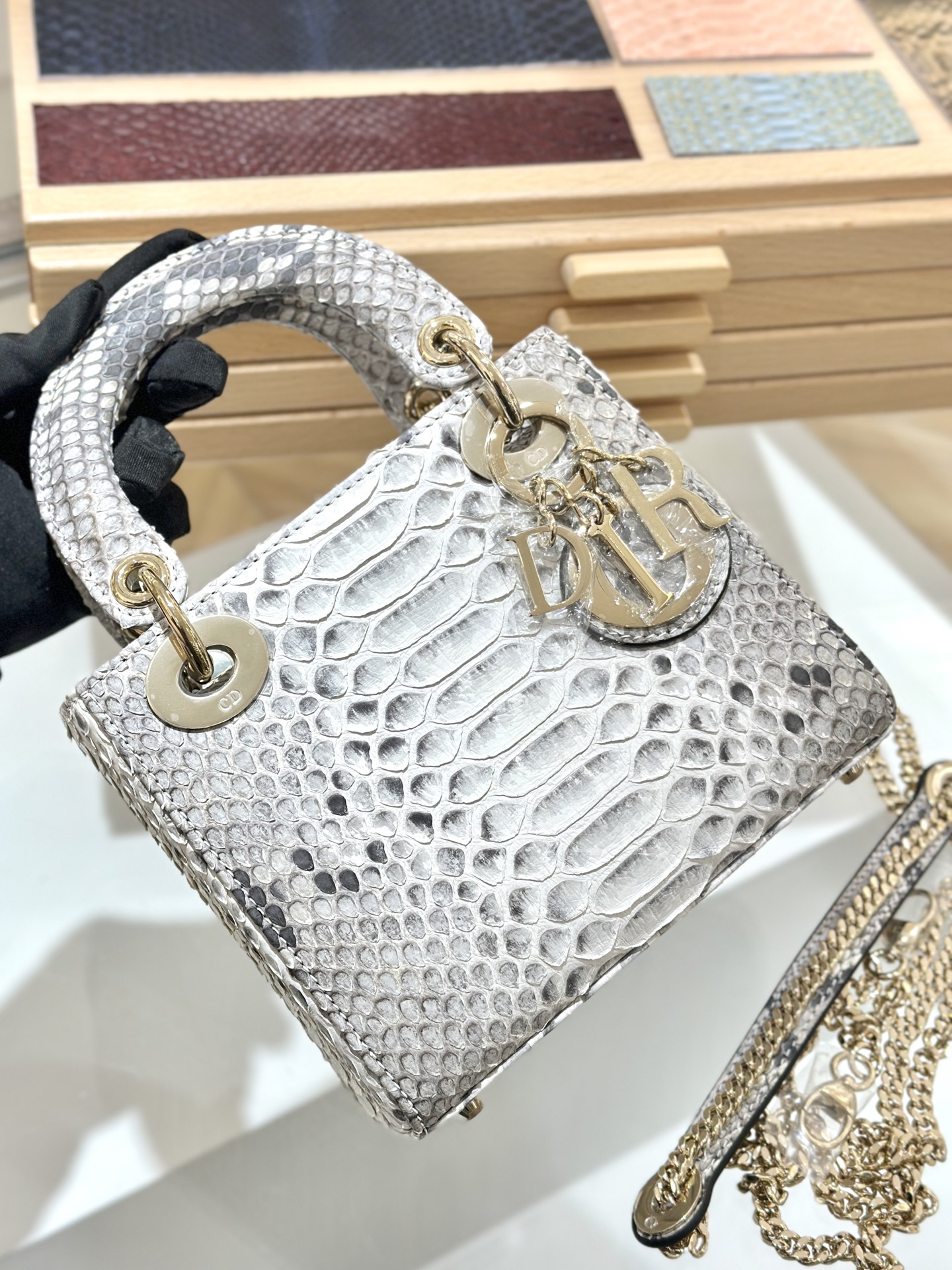 디올 Lady Dior 17cm 뱀피 백 레플리카