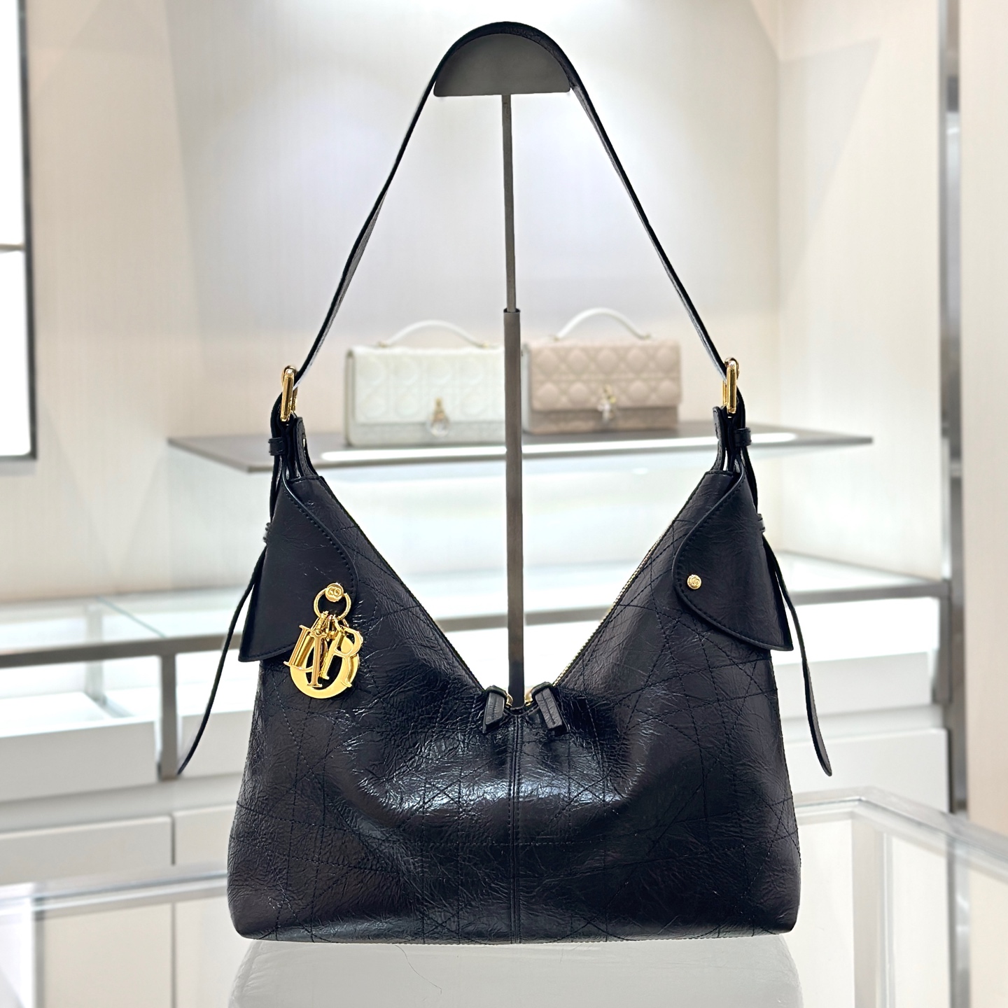 디올 Lady Dior 28cm 블랙 소가죽 까나쥬 백 레플리카