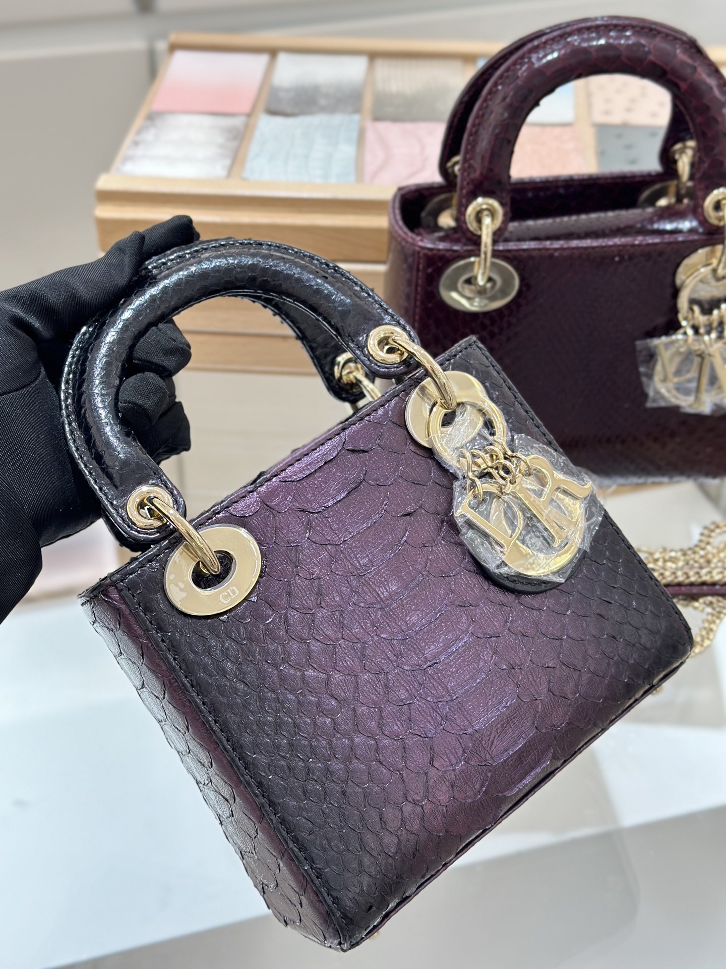 디올 Lady Dior 17cm 블랙 뱀피 백 레플리카