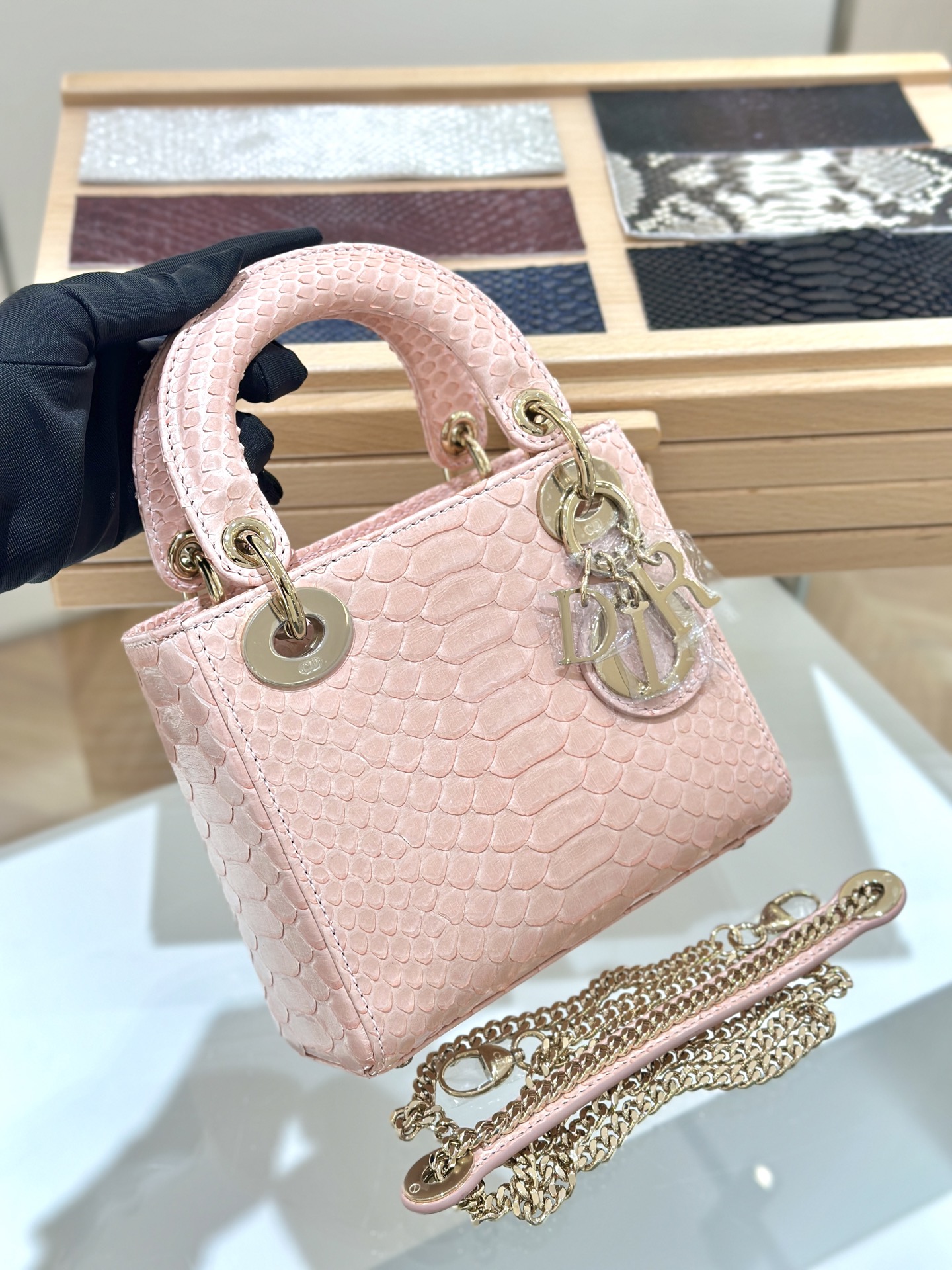 디올 Lady Dior 17cm 핑크 뱀피 백 레플리카