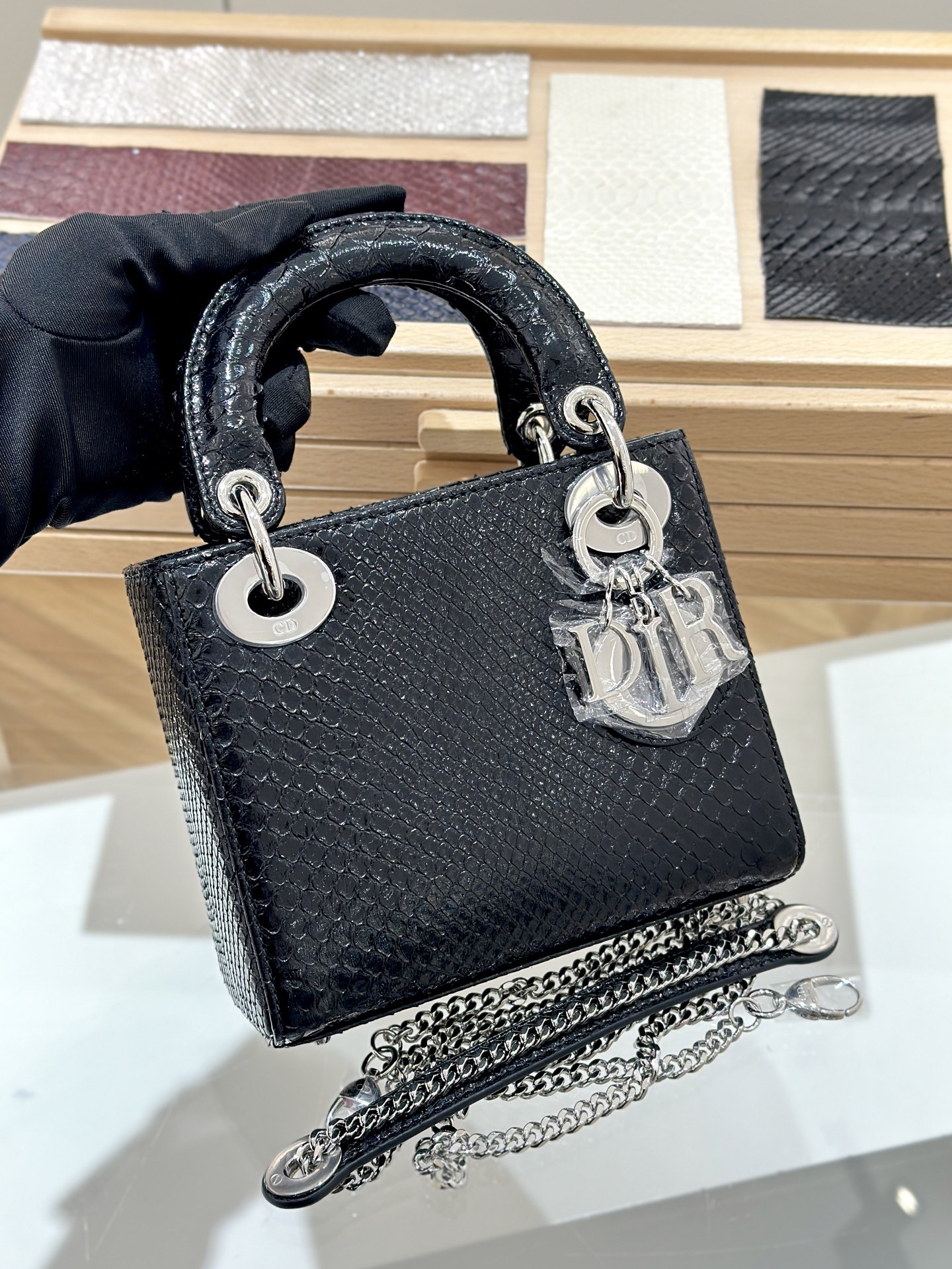 디올 Lady Dior 17cm 블랙 뱀피 백 레플리카
