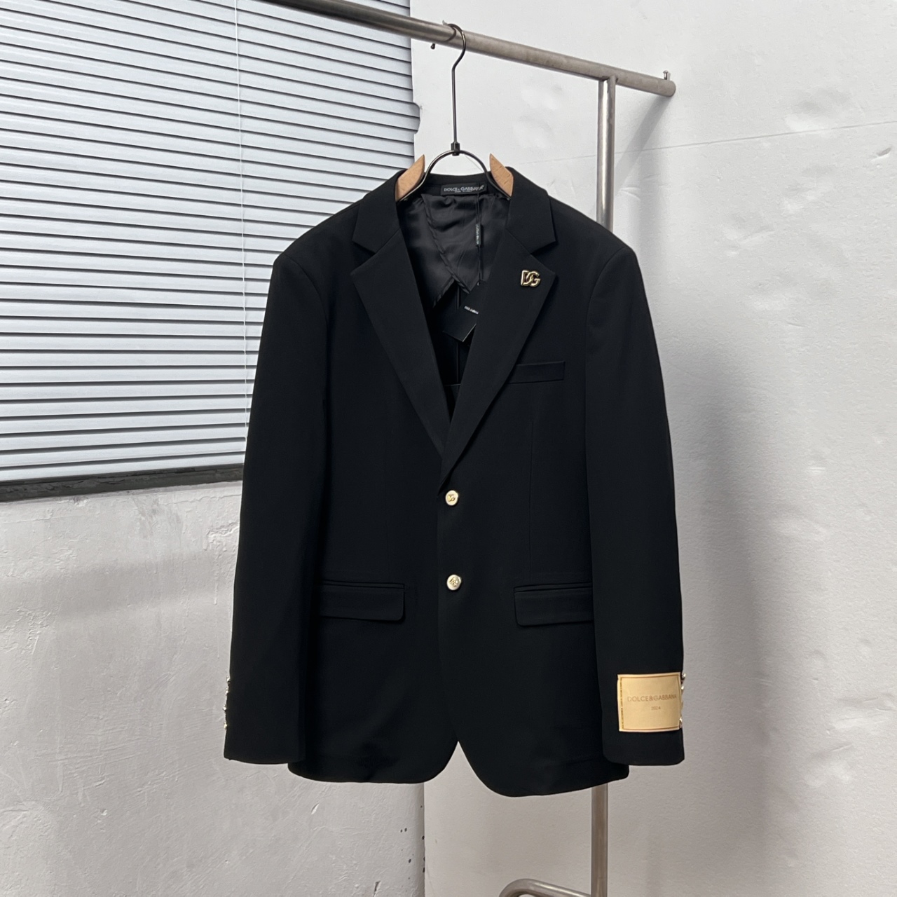 P300 Dolce & Gabban*/Dolce*Gabbana* Chaqueta de traje con accesorios metálicos DG. Tallas: 48.50.52.54.56.58