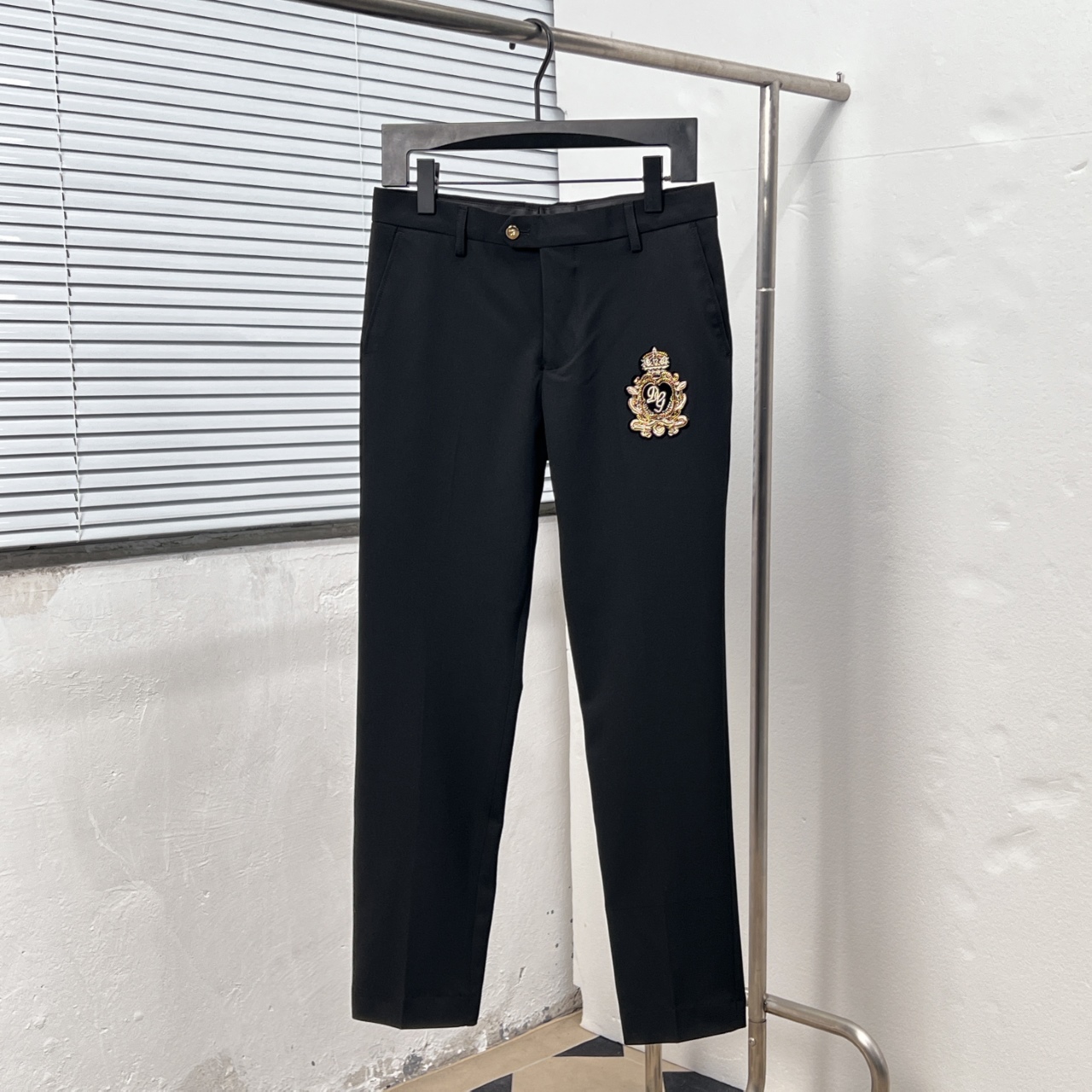 P170 Dolce & Gabban*/Dolce*Gabbana* Pantalón de traje con insignia personalizada de alta artesanía. Tallas: 3…