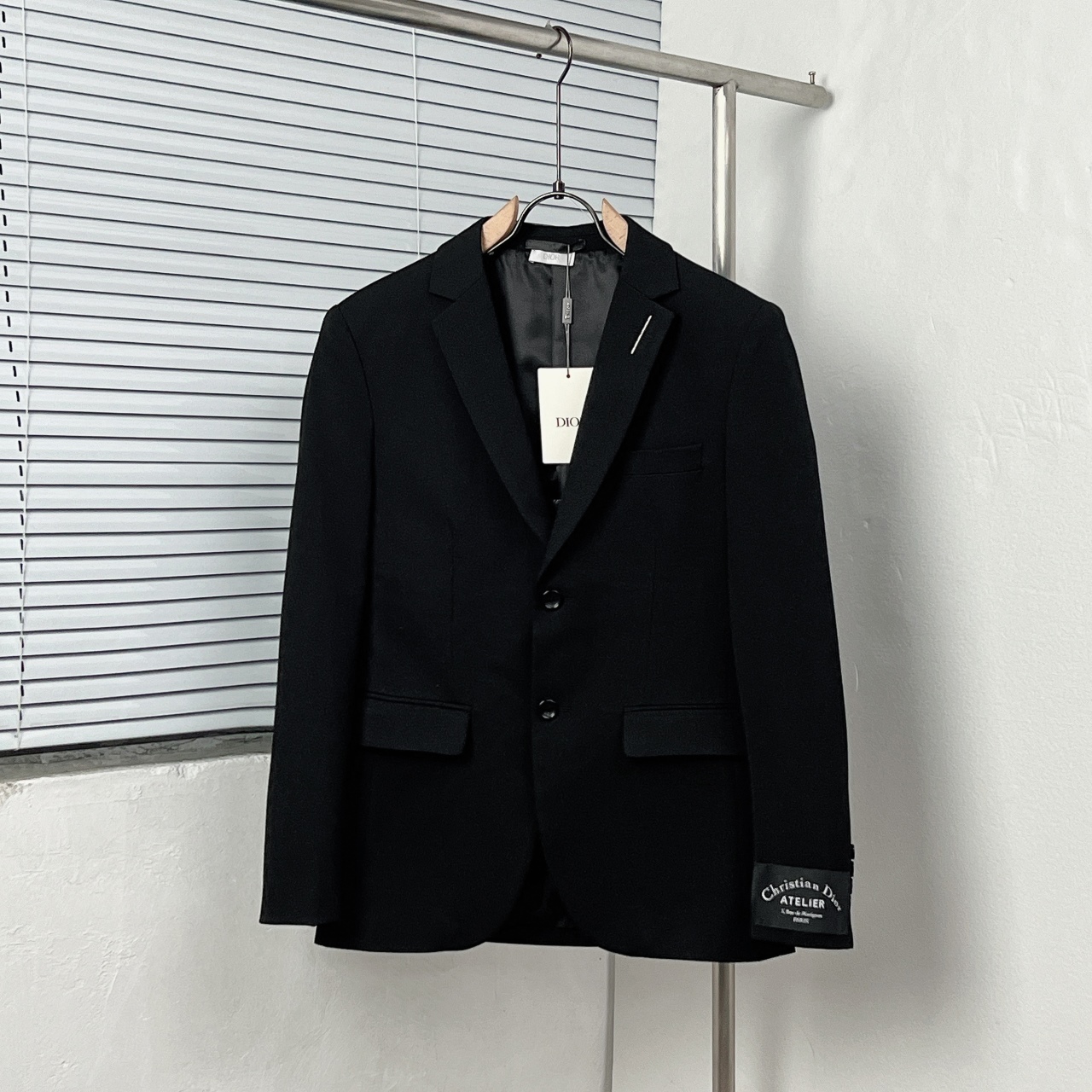 P280 DIO*/Dior traje DR con cuello y accesorios metálicos Talla: 48.50.52.54.56.58