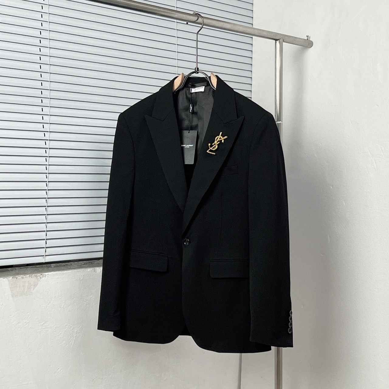 P280 SAINT LAUREN*/圣罗兰 领面定制金属别针西服 码数：48.50.52.54.56.58