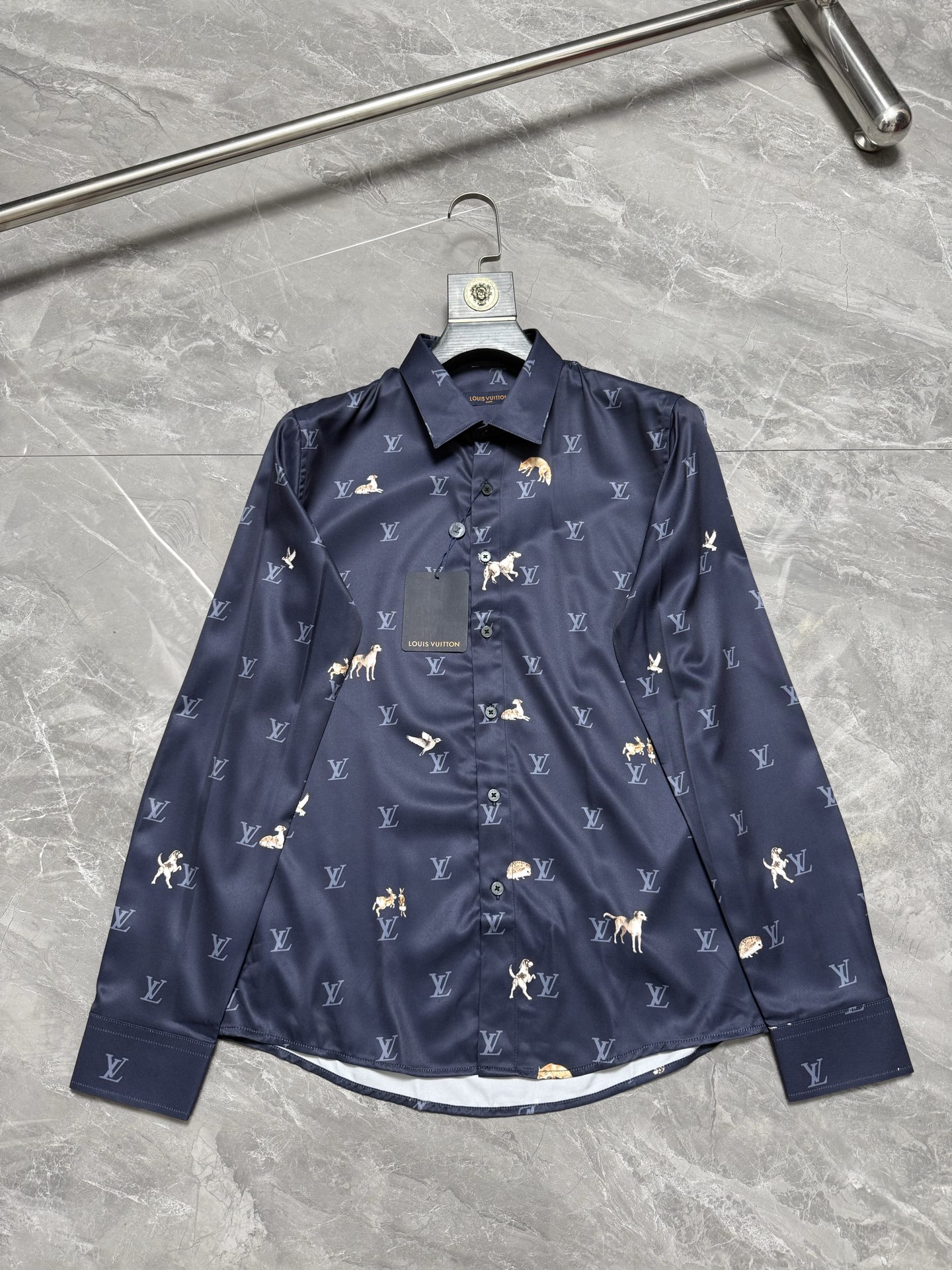 P138 Louis Vuitto*/Louis Vuitton* Camisa de estampado de animales en tonos azules, tallas: 38.39.40.41.42