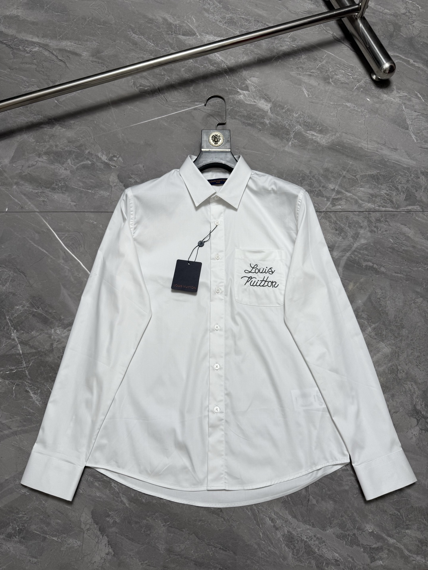 P158 Louis Vuitto*/路易威* 口袋珍珠状经典标识刺绣衬衫 码数：38.39.40.41.42