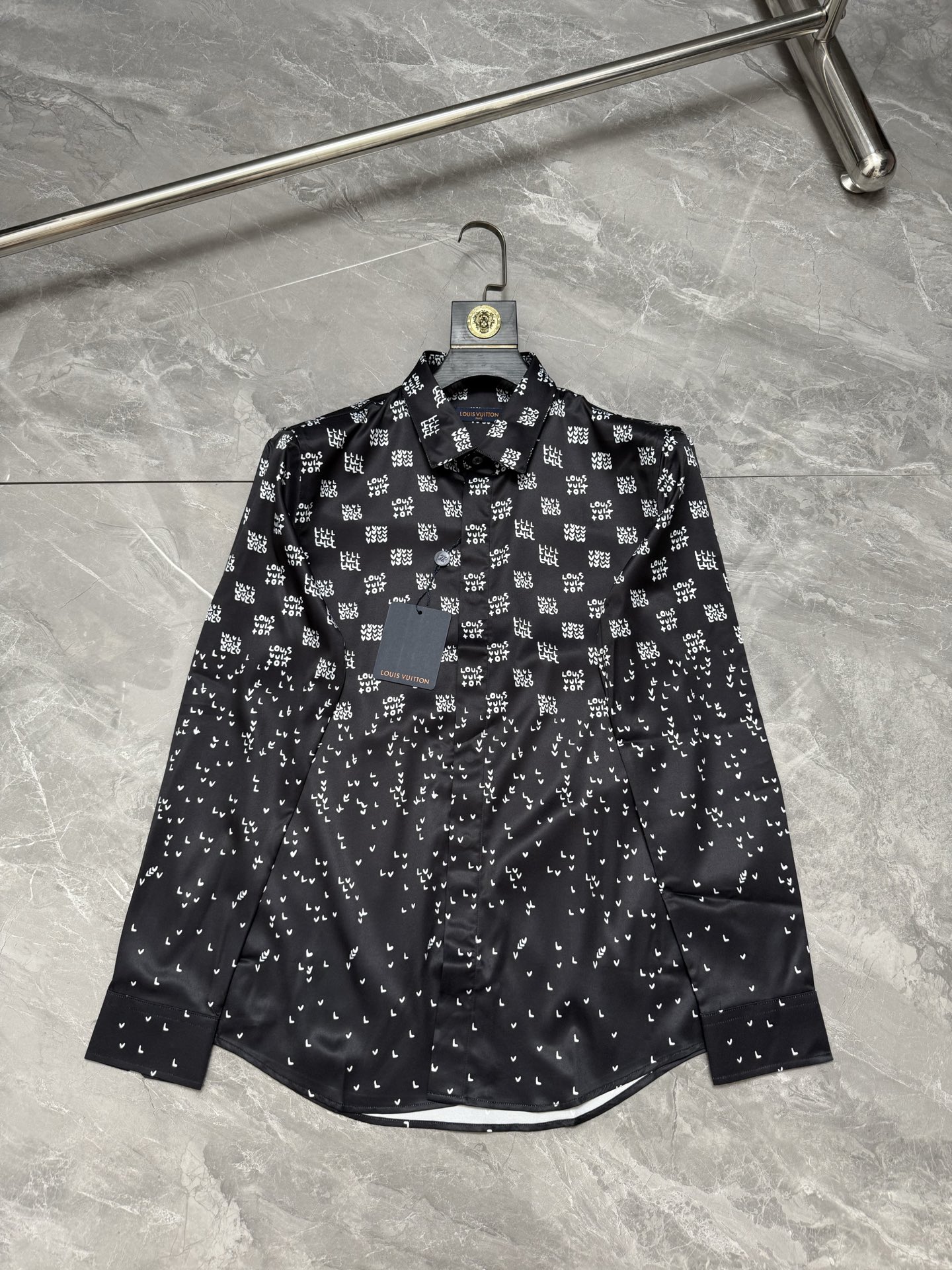P138 Louis Vuitto*/Louis Vuitton* Camisa de estampado degradado con pequeños cuadros dispersos. Tallas: 38.39.40.41.42