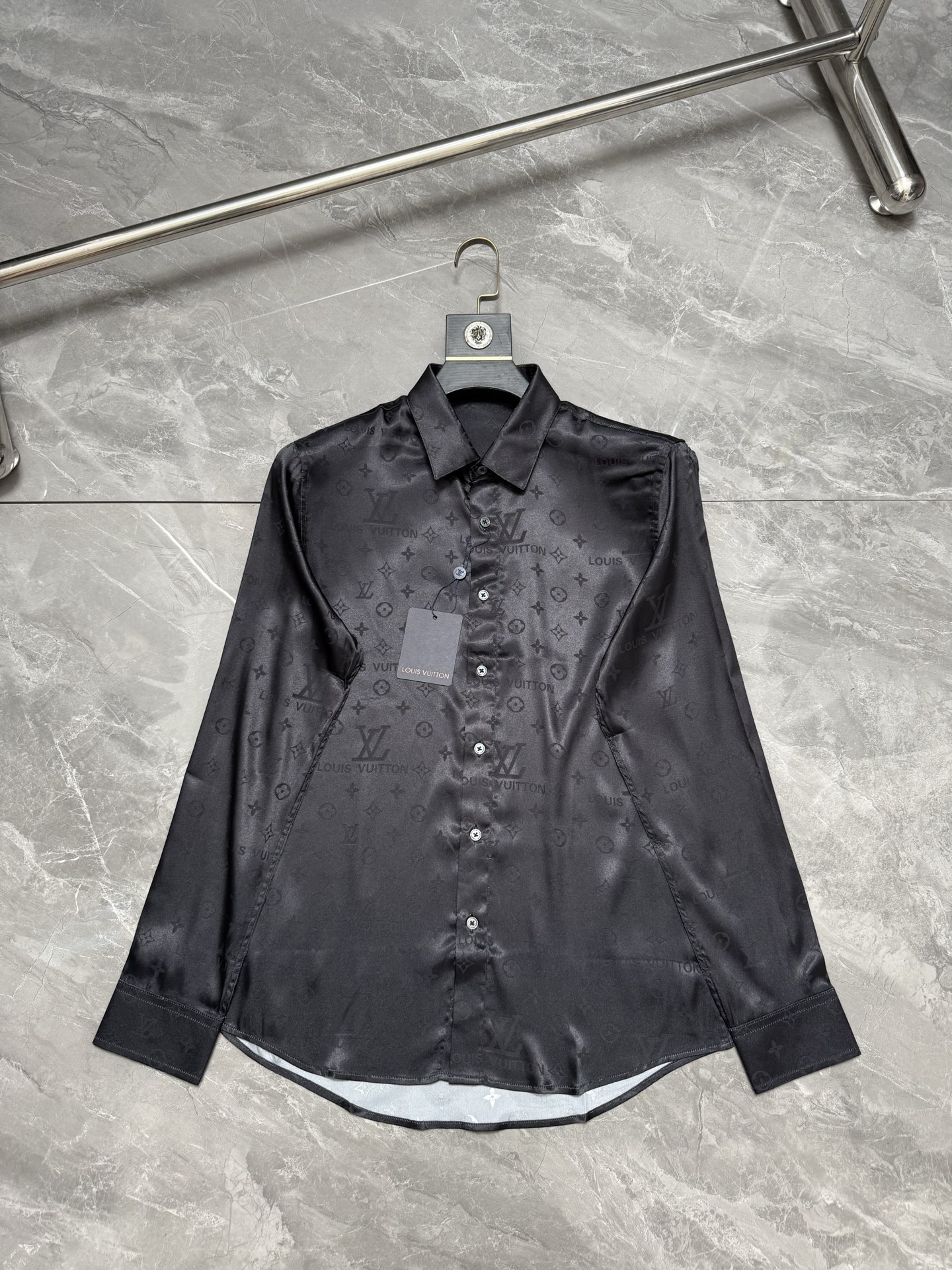 P138 Louis Vuitto*/Louis Vuitton* Camisa de satén con estampado jacquard de monograma completo. Tallas: 38.39.40.41.42