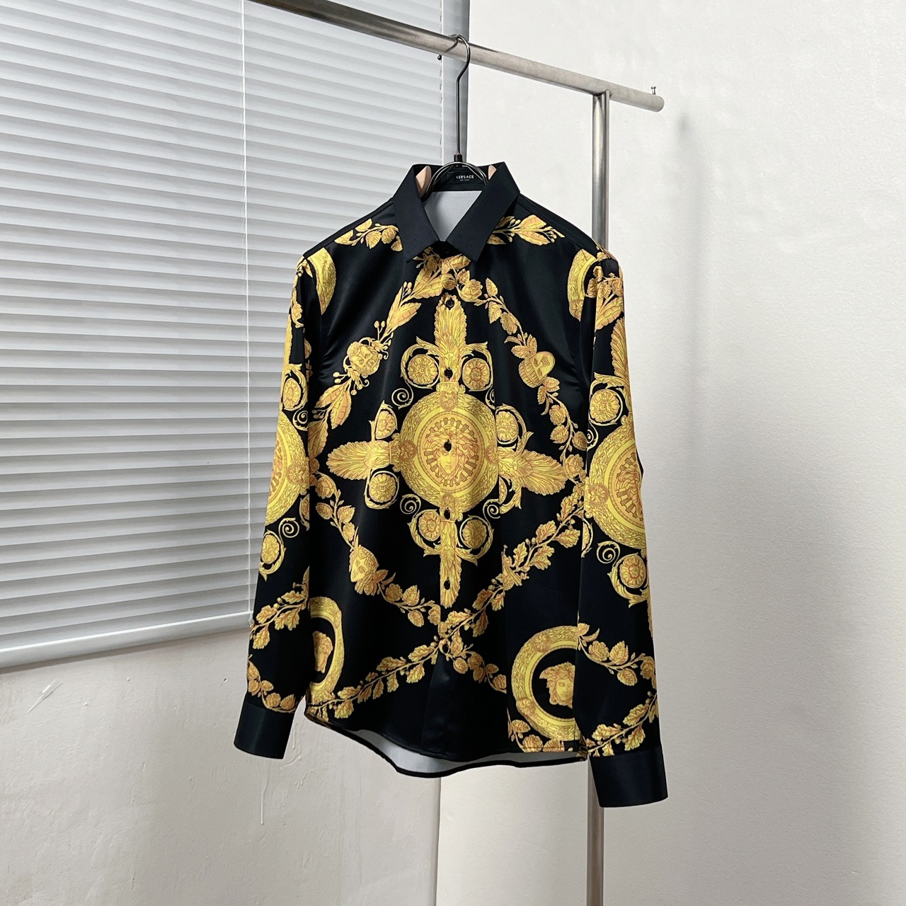 Camisa VERS*/Versace con estampado barroco a juego. Tallas: M-3XL