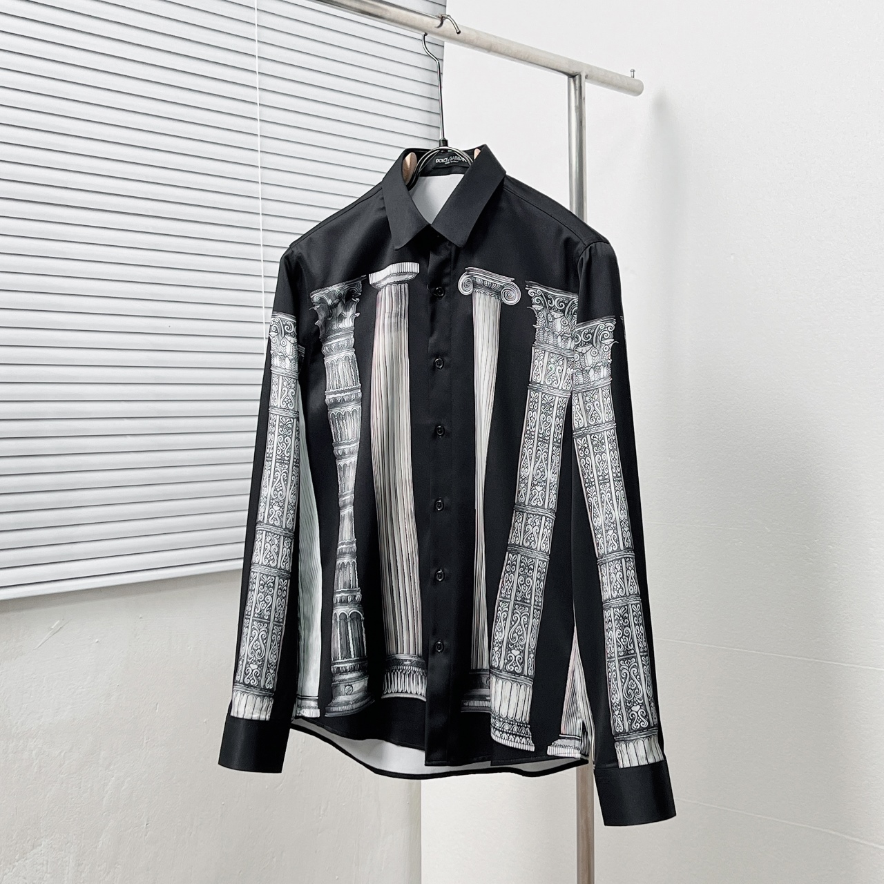 Dolce&Gabbana*/Dolce & Gabbana* camisa de estampado de columnas romanas en toda la superficie. Tallas: M-3XL