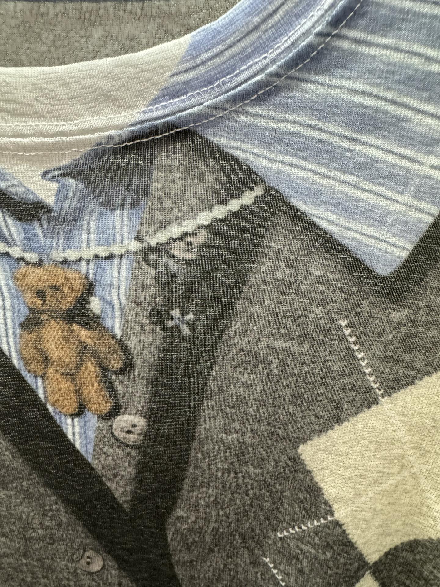 ￼ 。2025 SPring And Summer。！for*dare，趣味假两件印花工牌打底衫，很逼真