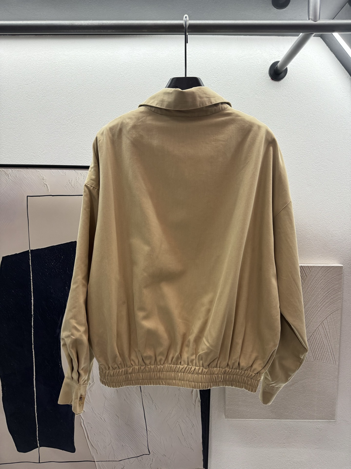 ￼ ❄️2025 Autumn and Winter❄️
！MiuMi*卡其色夹克外套，
进口斜纹面料，