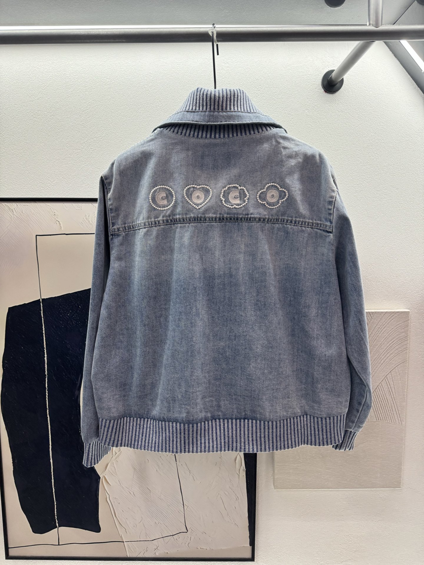 ￼ ❄️2025 Autumn and Winter❄️
！chane*，牛仔立领外套，
重工牛仔洗水有