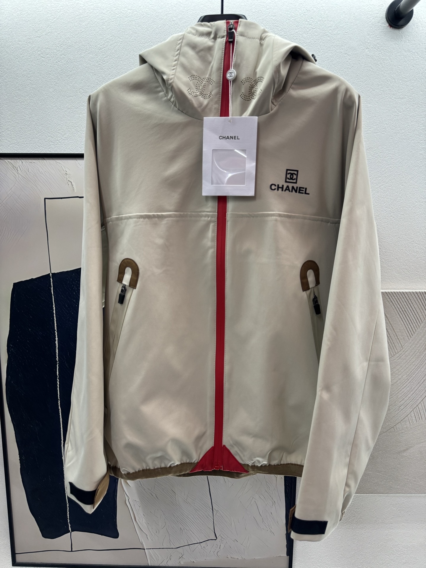 ￼ ❄️2025 Autumn and Winter❄️
！小香cc中古冲锋衣，
面料抗风保暖，防水拉链