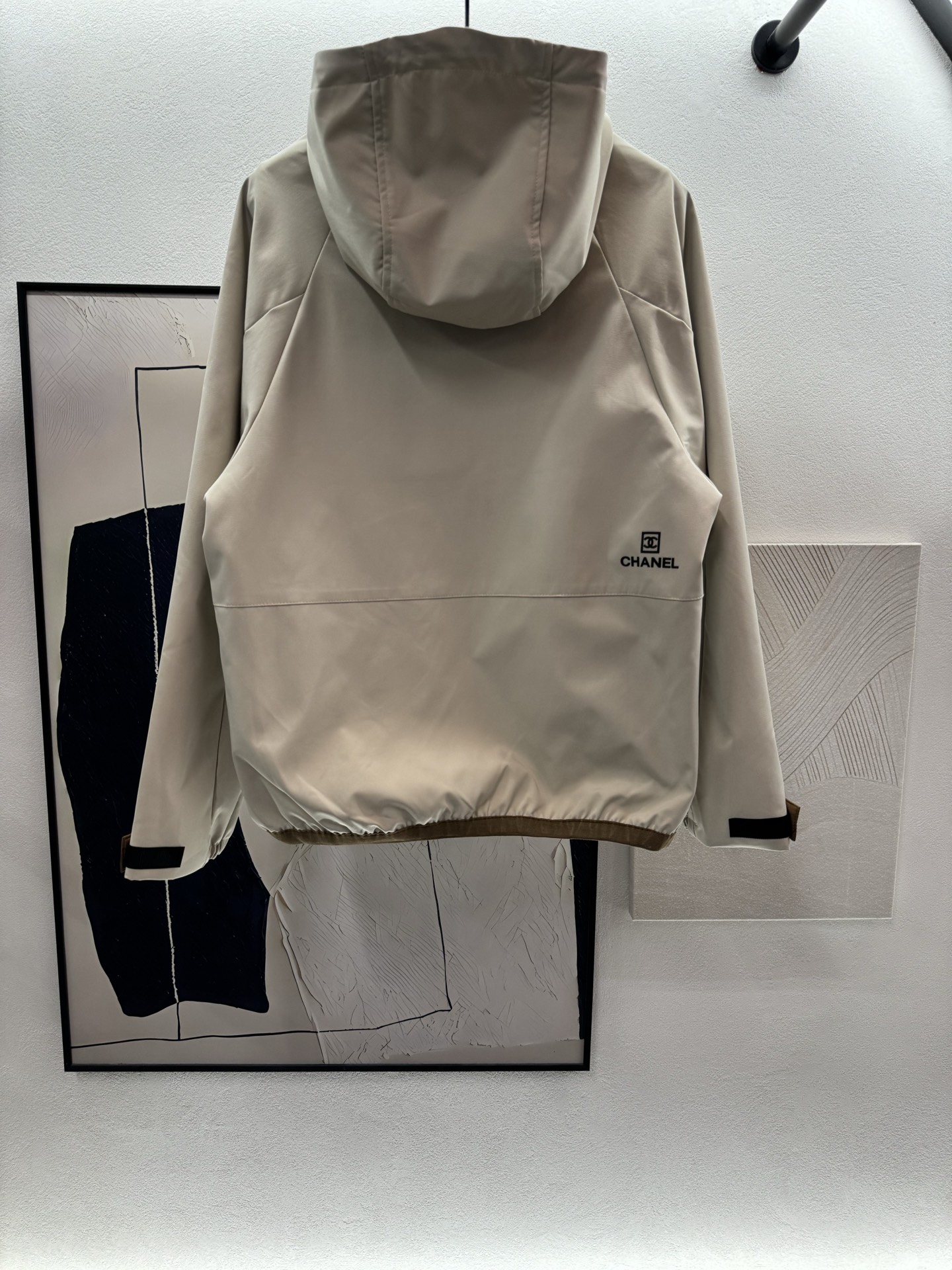 ￼ ❄️2025 Autumn and Winter❄️
！小香cc中古冲锋衣，
面料抗风保暖，防水拉链