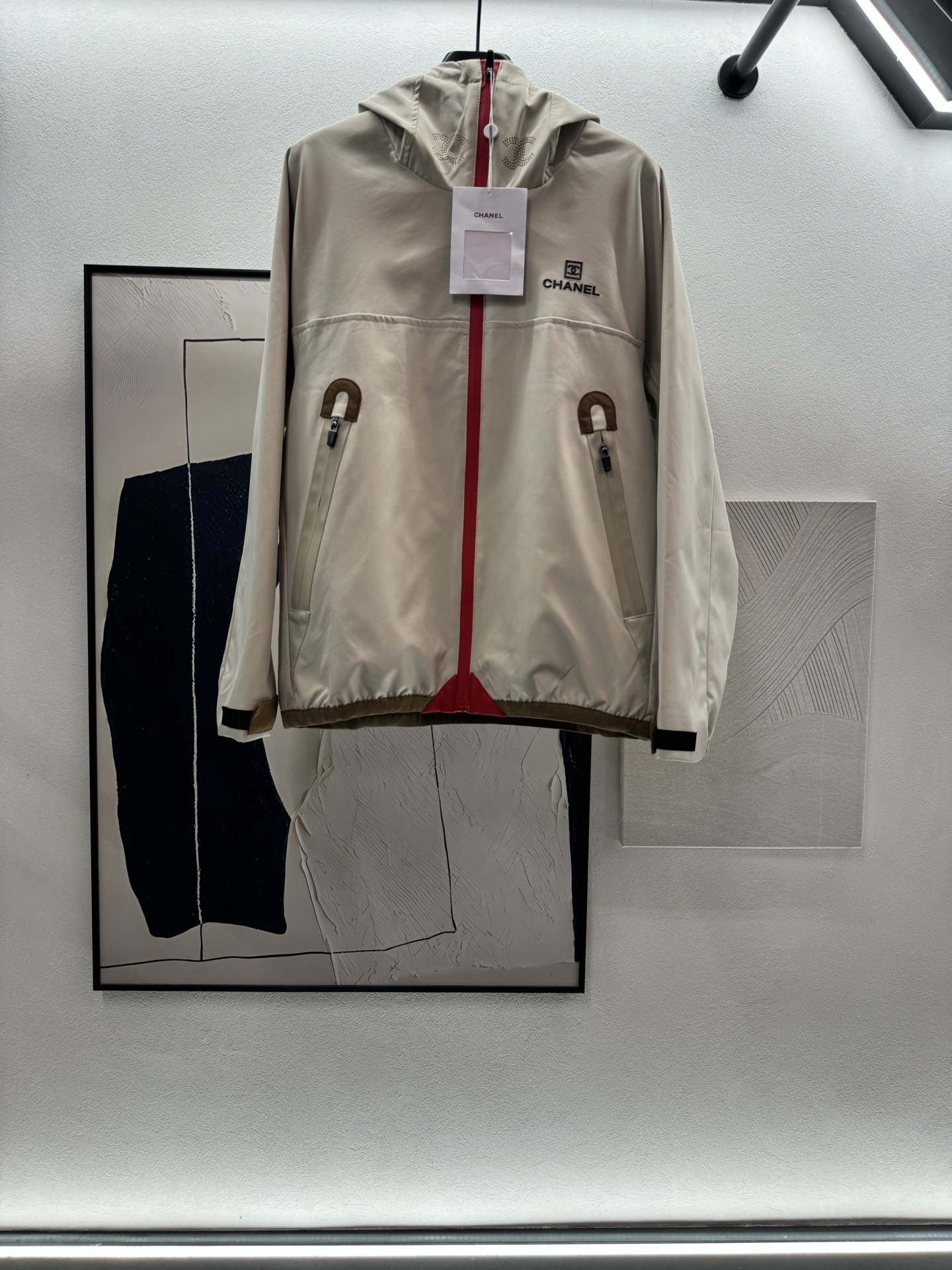 ￼ ❄️2025 Autumn and Winter❄️
！小香cc中古冲锋衣，
面料抗风保暖，防水拉链