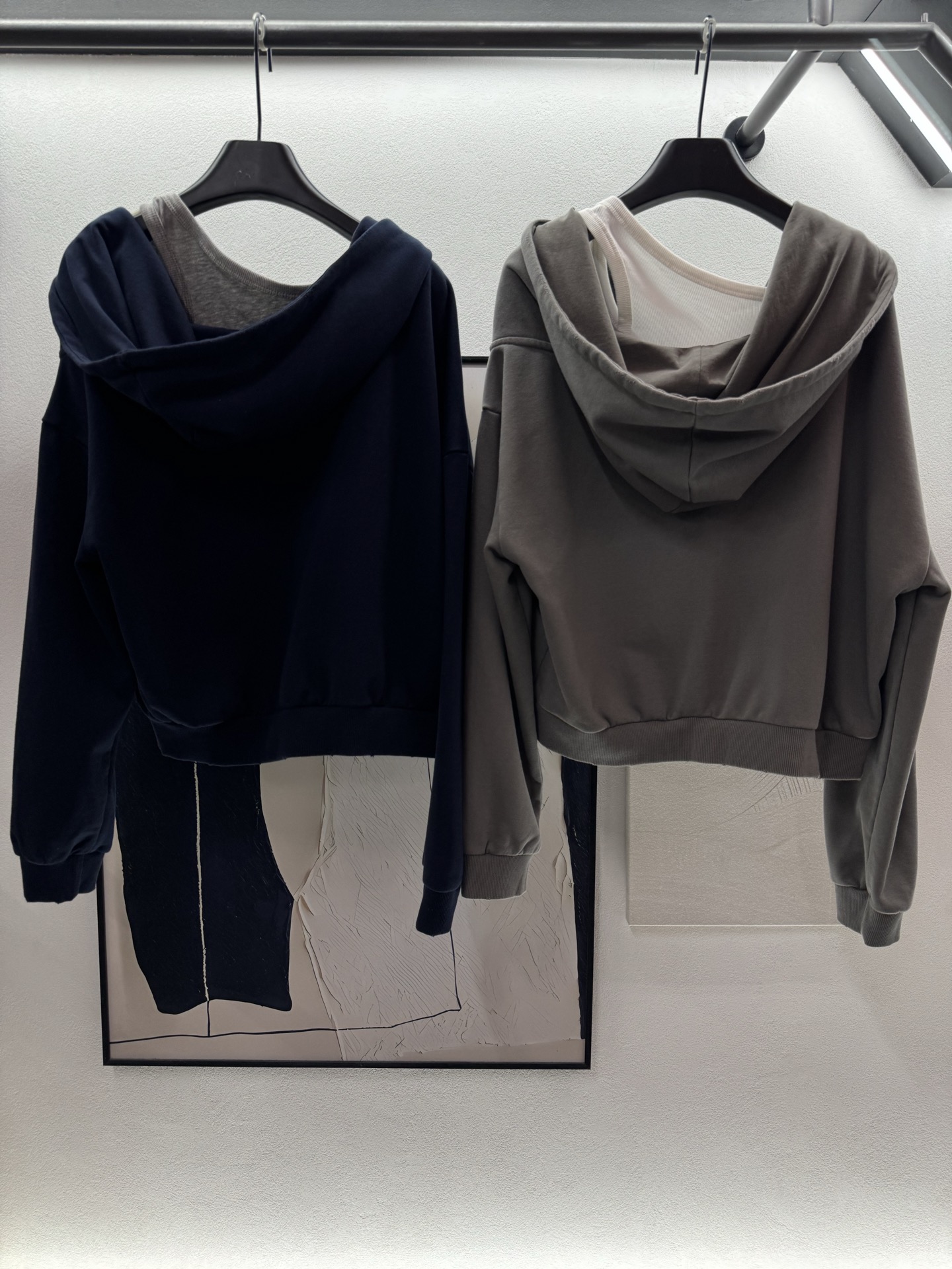 ￼ ❄️2025 Autumn and Winter❄️
！Ann做旧假两件漏肩卫衣，
一件卫衣解锁所有
