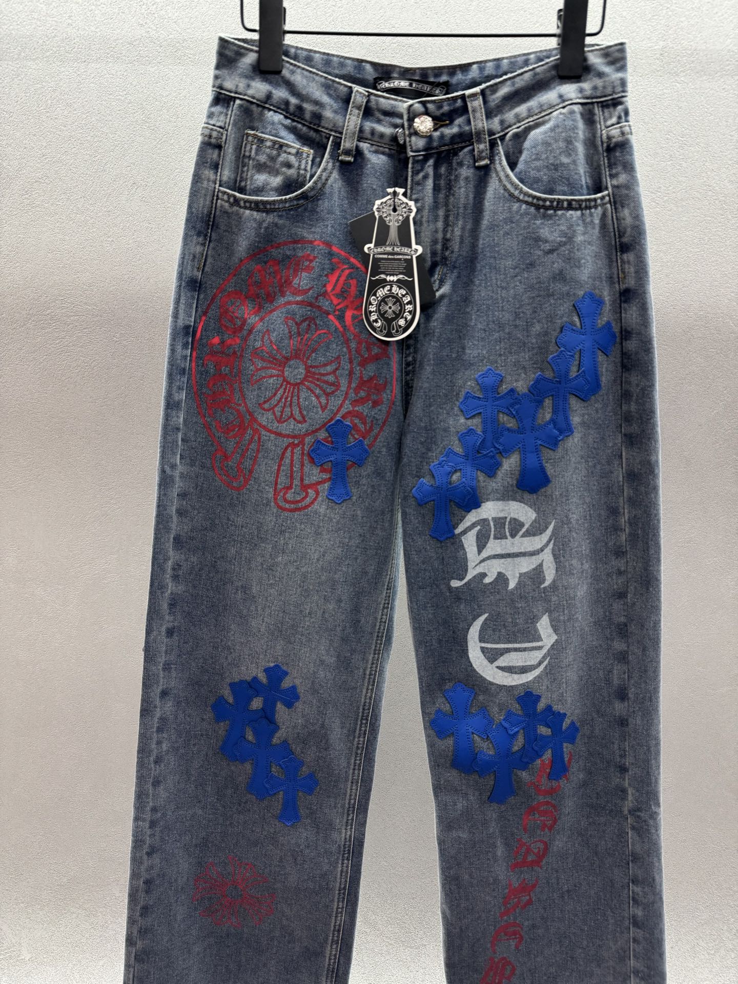 ￼ ❄️2025 Autumn and Winter❄️
！克罗*心泼墨十字架长裤，
皮质十字架工艺，质