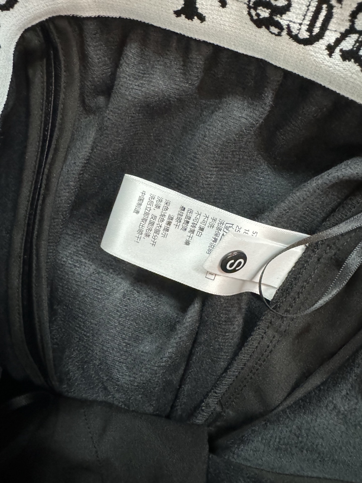 ￼ ❄️2025 Autumn and Winter❄️
！克罗*心，蛋白皮休闲阔腿裤！
软糯舒适蛋白皮