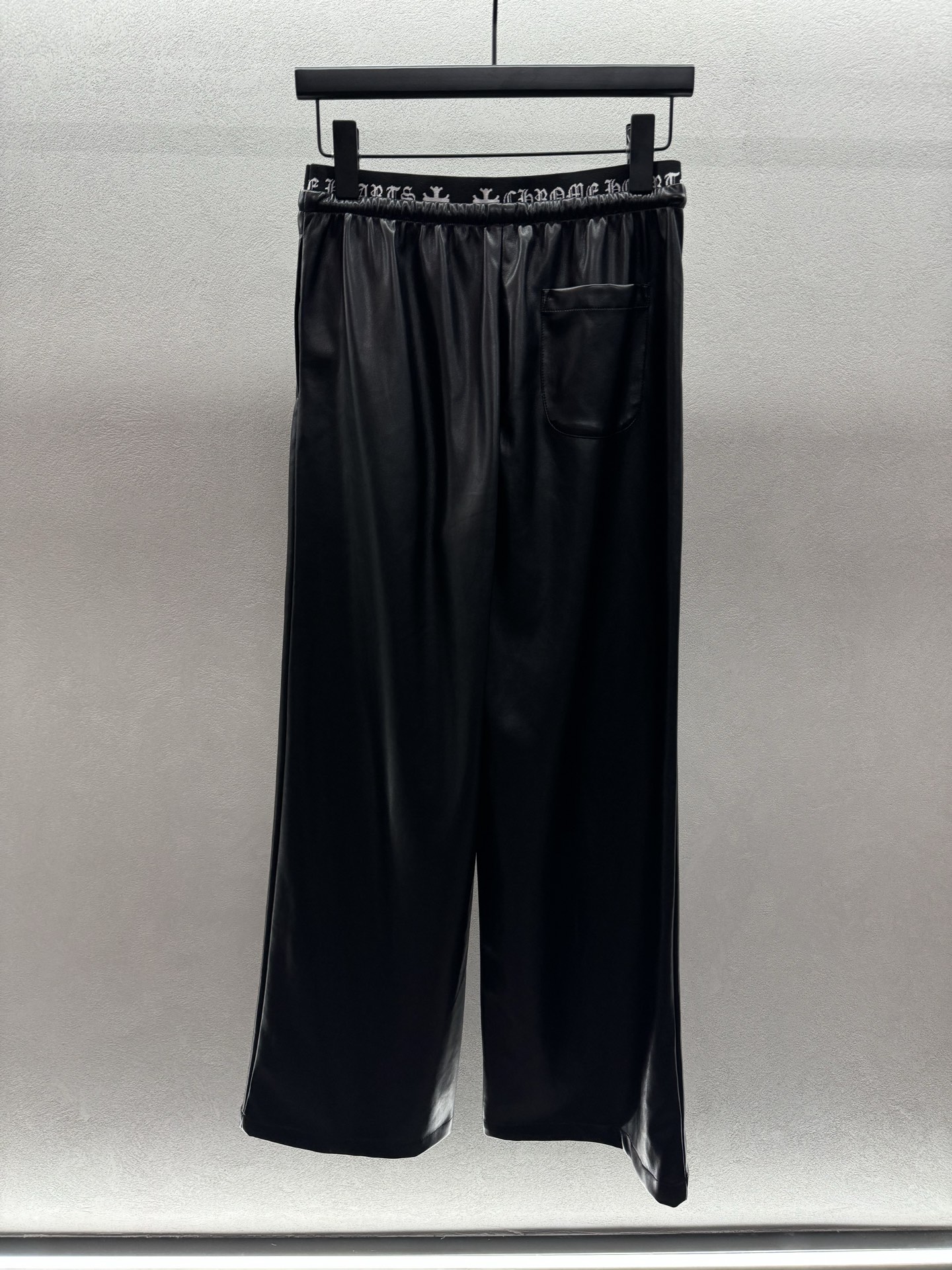 ￼ ❄️2025 Autumn and Winter❄️
！克罗*心，蛋白皮休闲阔腿裤！
软糯舒适蛋白皮