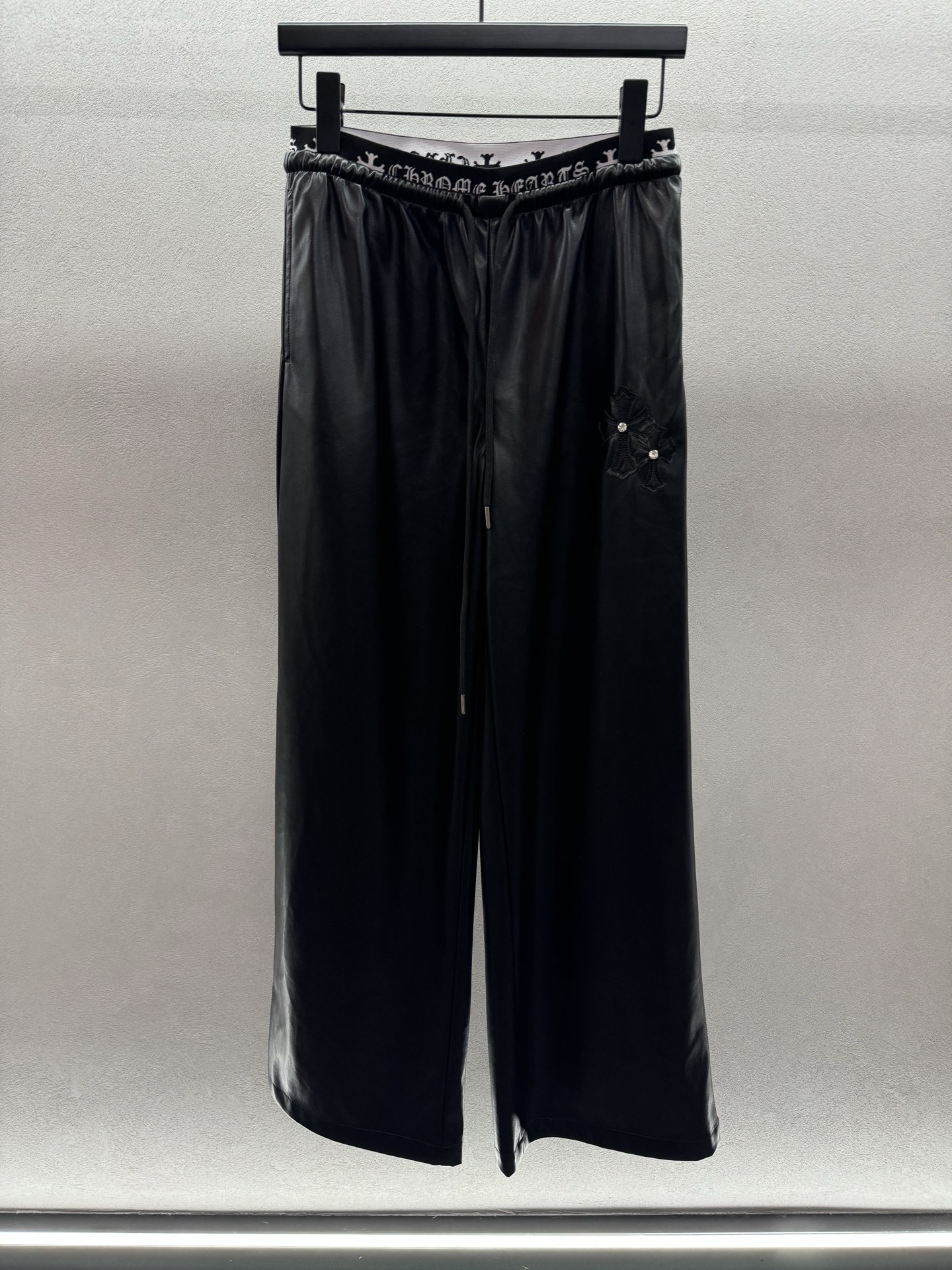 ￼ ❄️2025 Autumn and Winter❄️
！克罗*心，蛋白皮休闲阔腿裤！
软糯舒适蛋白皮