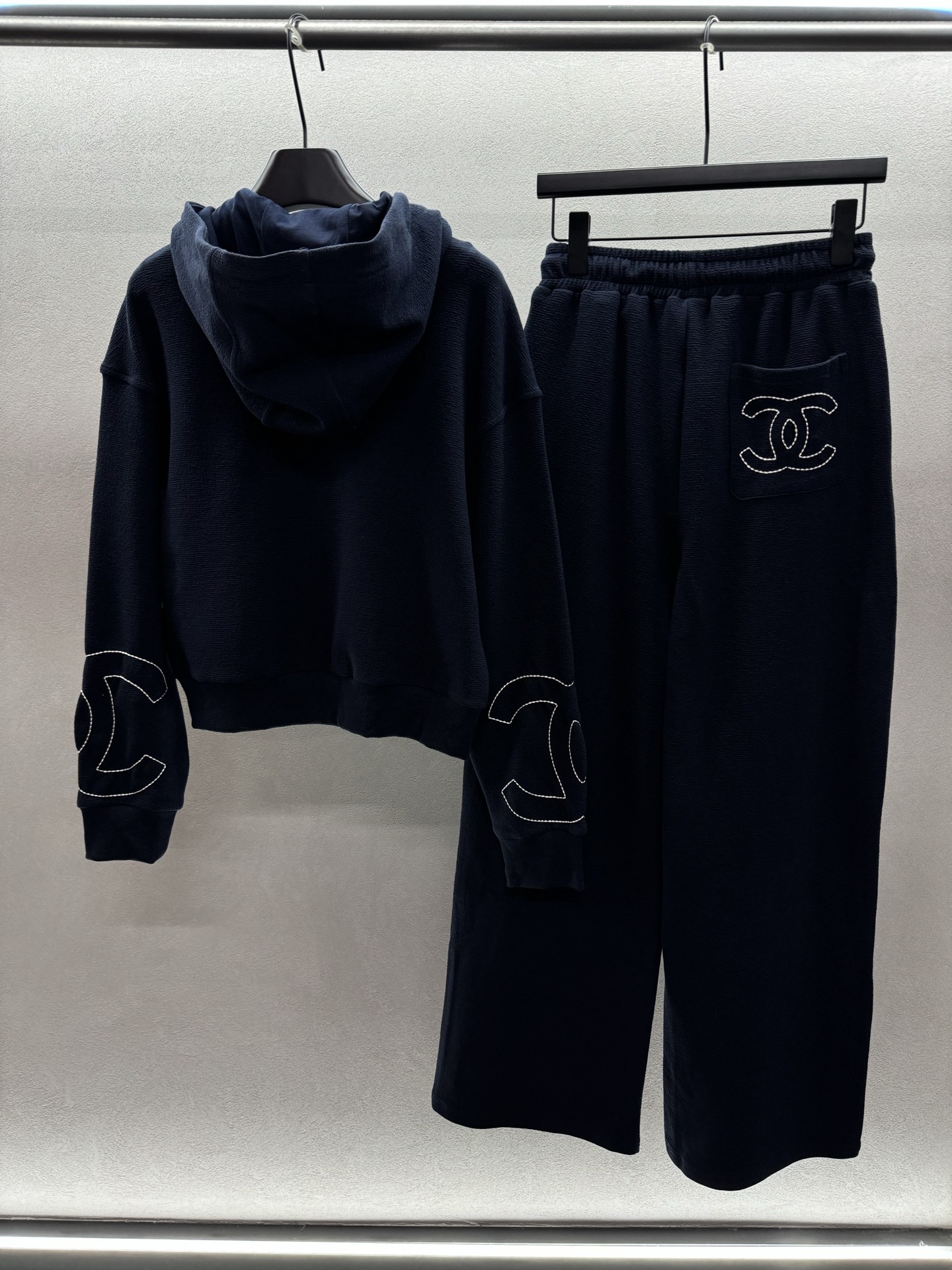 ￼ ❄️2025 Autumn and Winter❄️/套！香香套装，蓝色调自带高级感，连帽外套+阔腿