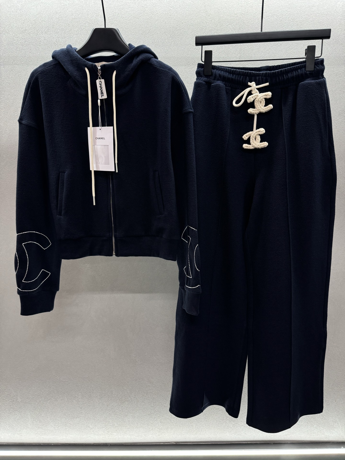￼ ❄️2025 Autumn and Winter❄️/套！香香套装，蓝色调自带高级感，连帽外套+阔腿