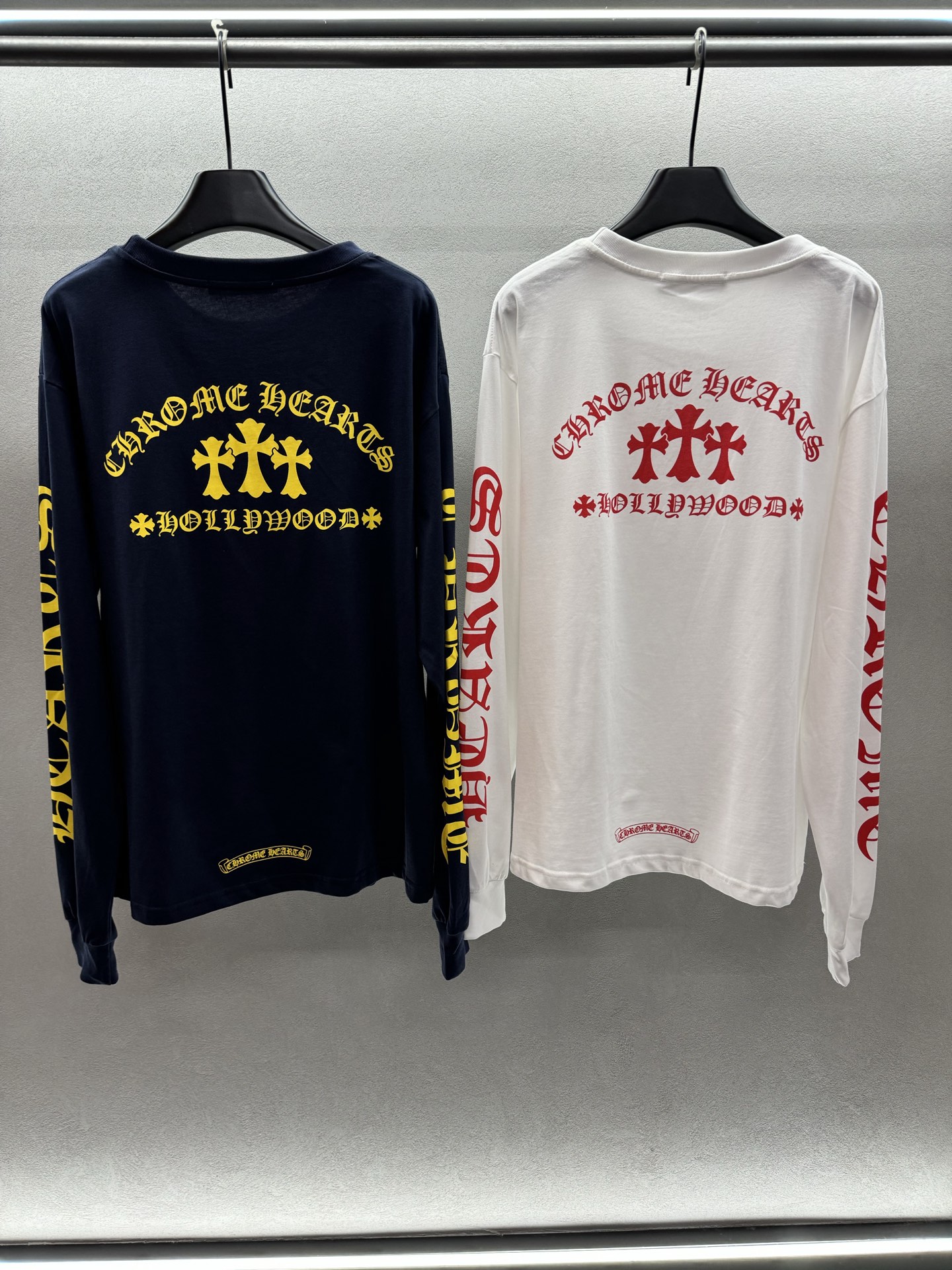 ￼ ❄️2025 Autumn and Winter❄️
！克罗*心，梵文长袖T恤，
简单一件蓝白色T恤